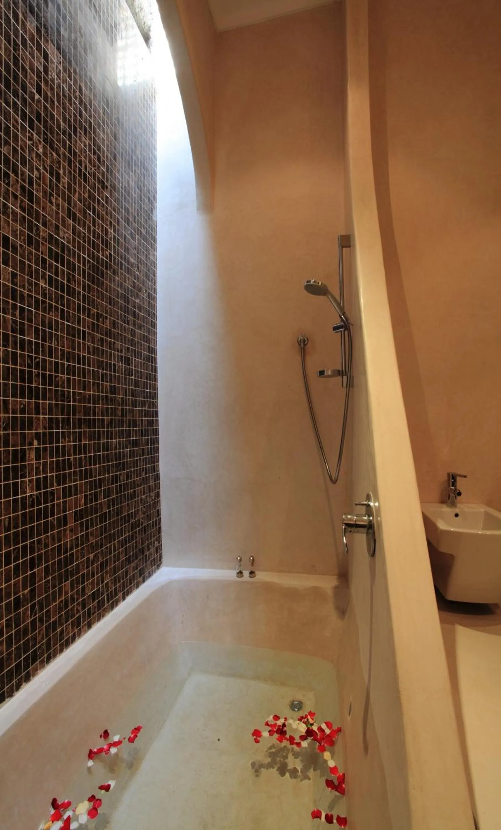 Bathroom in Palais Khum