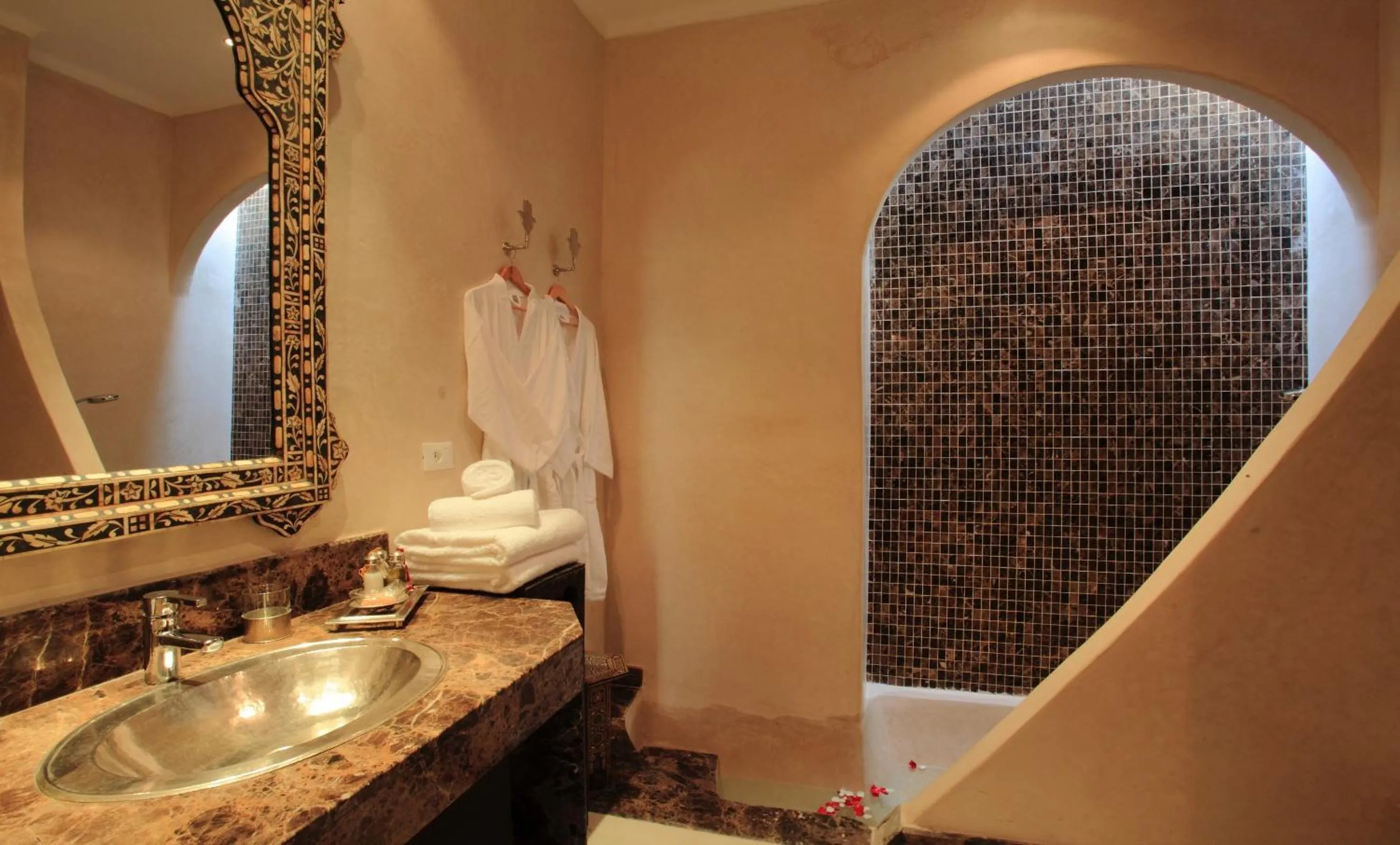 Bathroom in Palais Khum