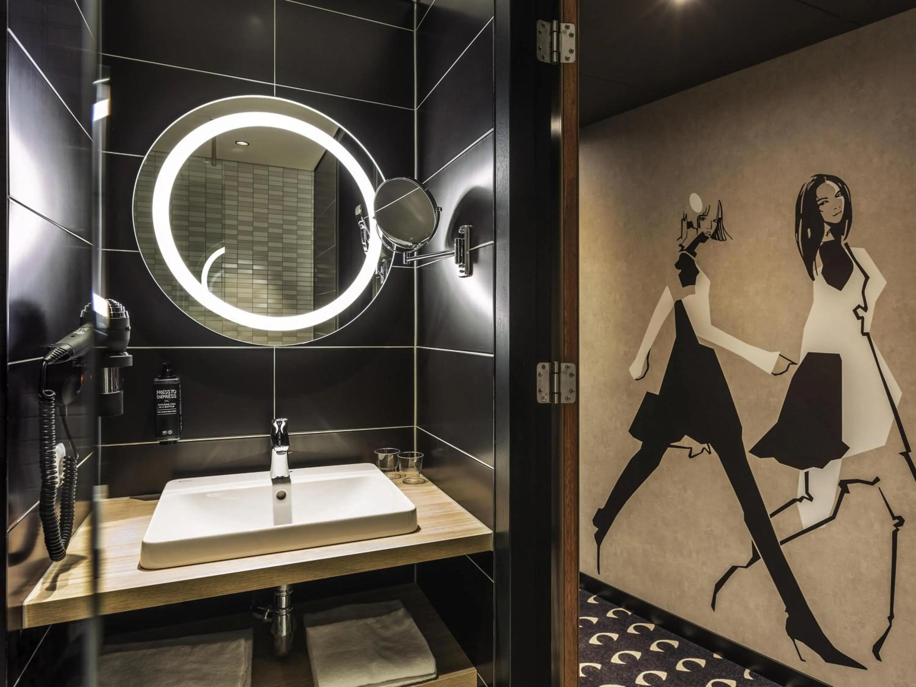 Bedroom in ibis Styles Arnhem Centre