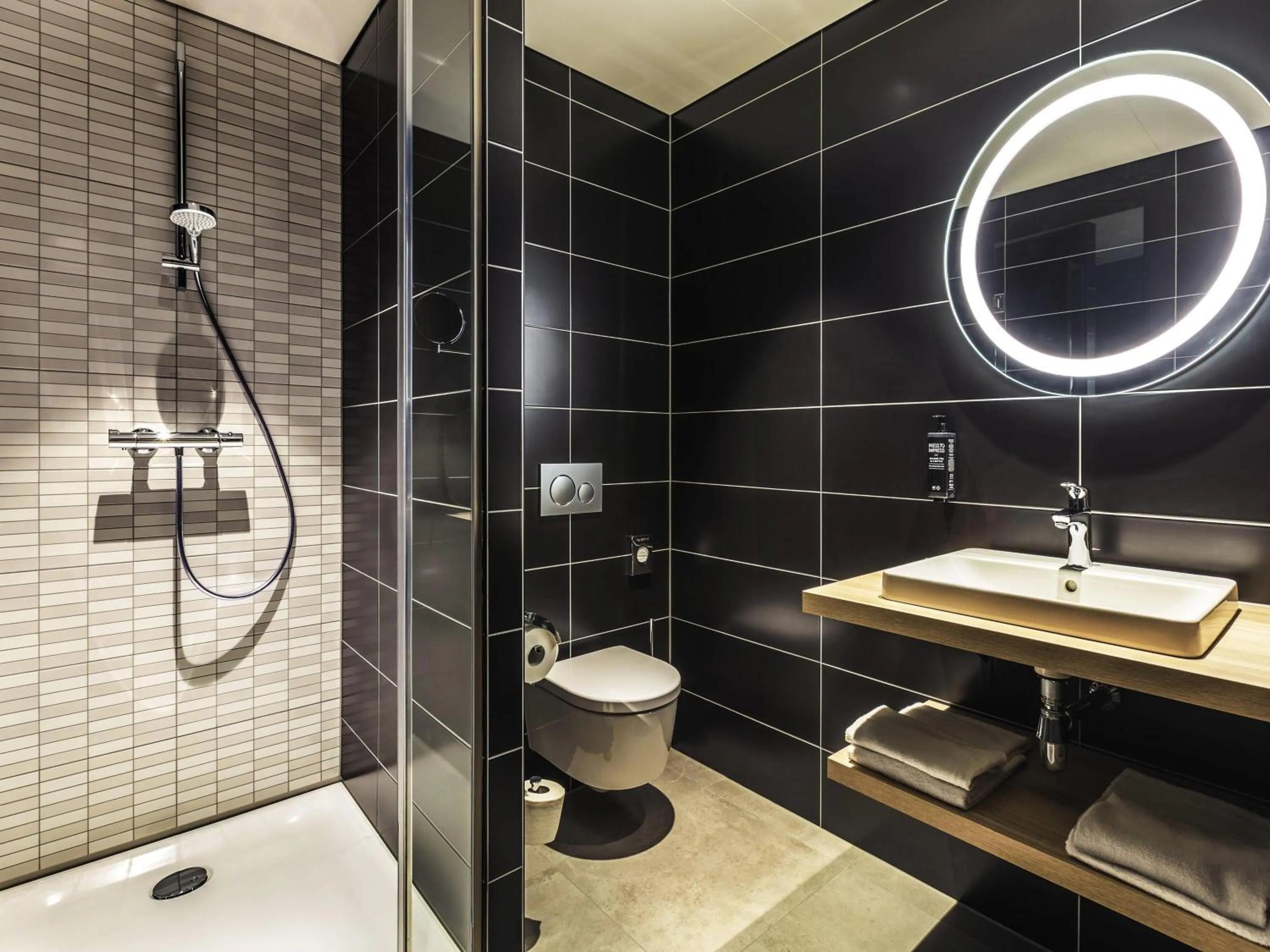 Bedroom in ibis Styles Arnhem Centre