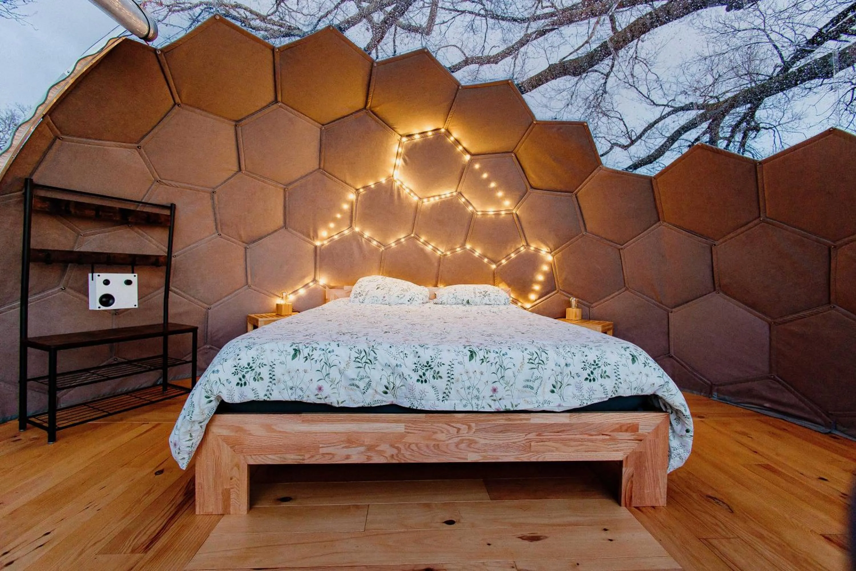 Bed in les bulles perchées de lartigue