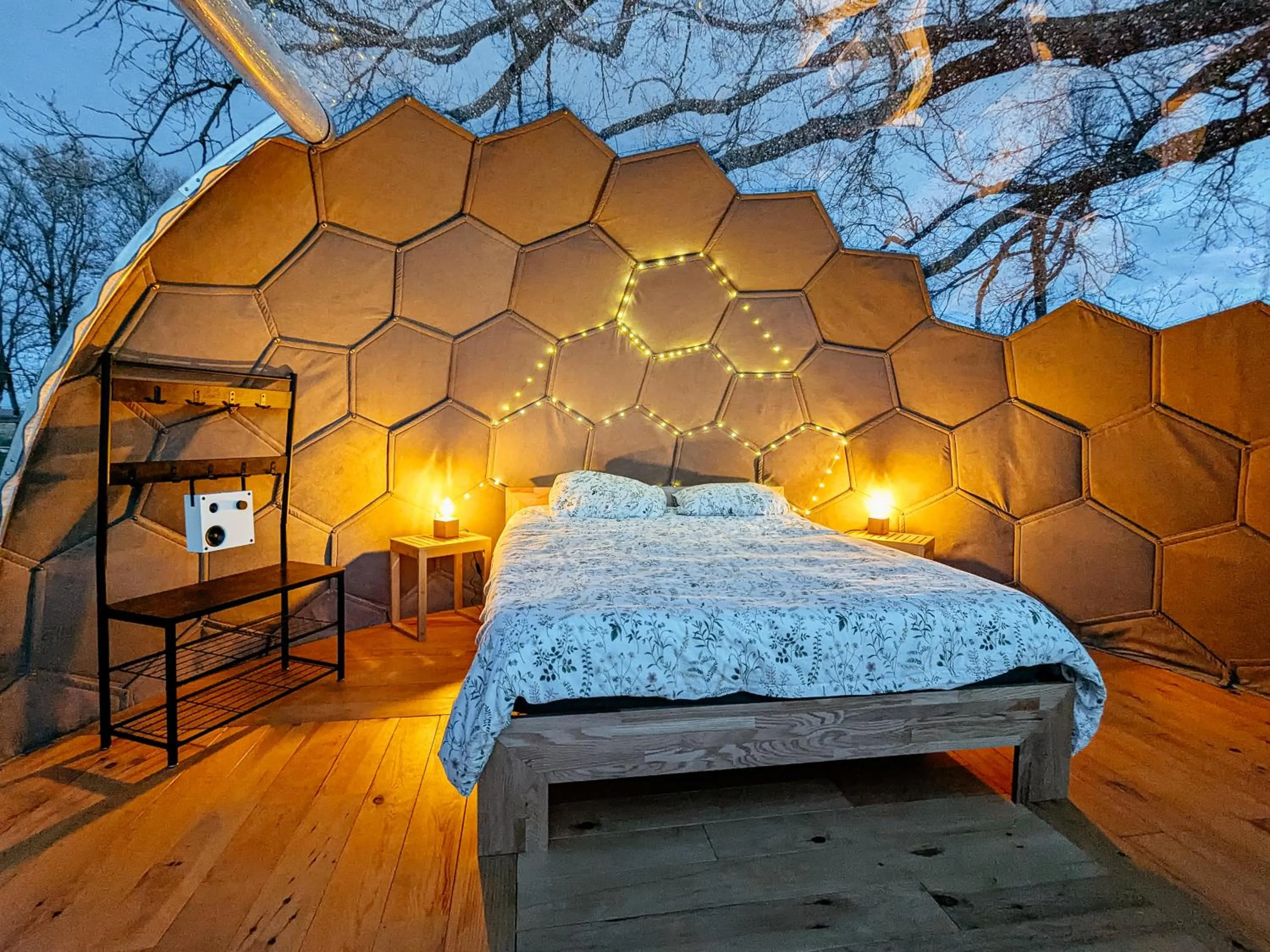 Bed in les bulles perchées de lartigue