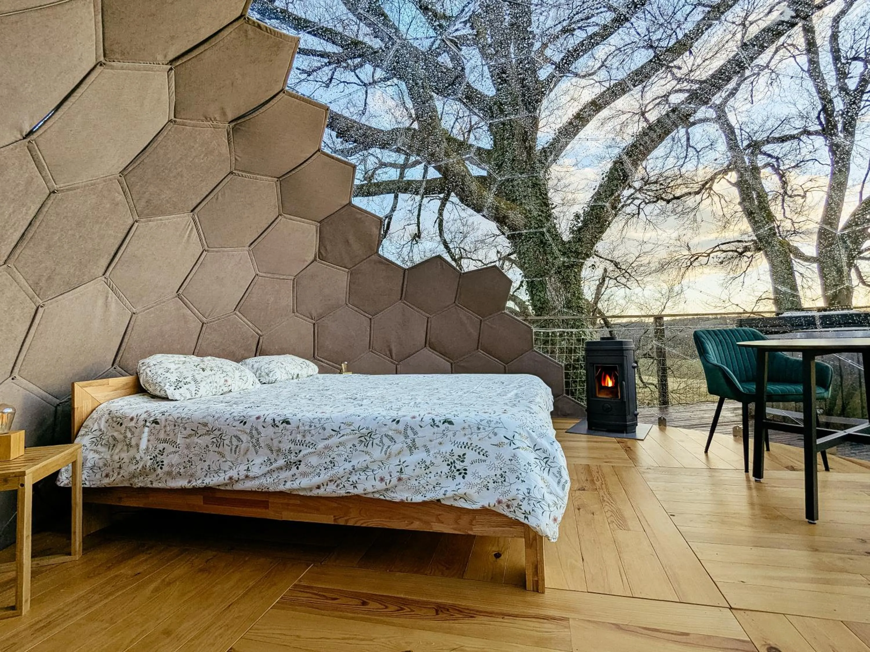 Patio, Bed in les bulles perchées de lartigue