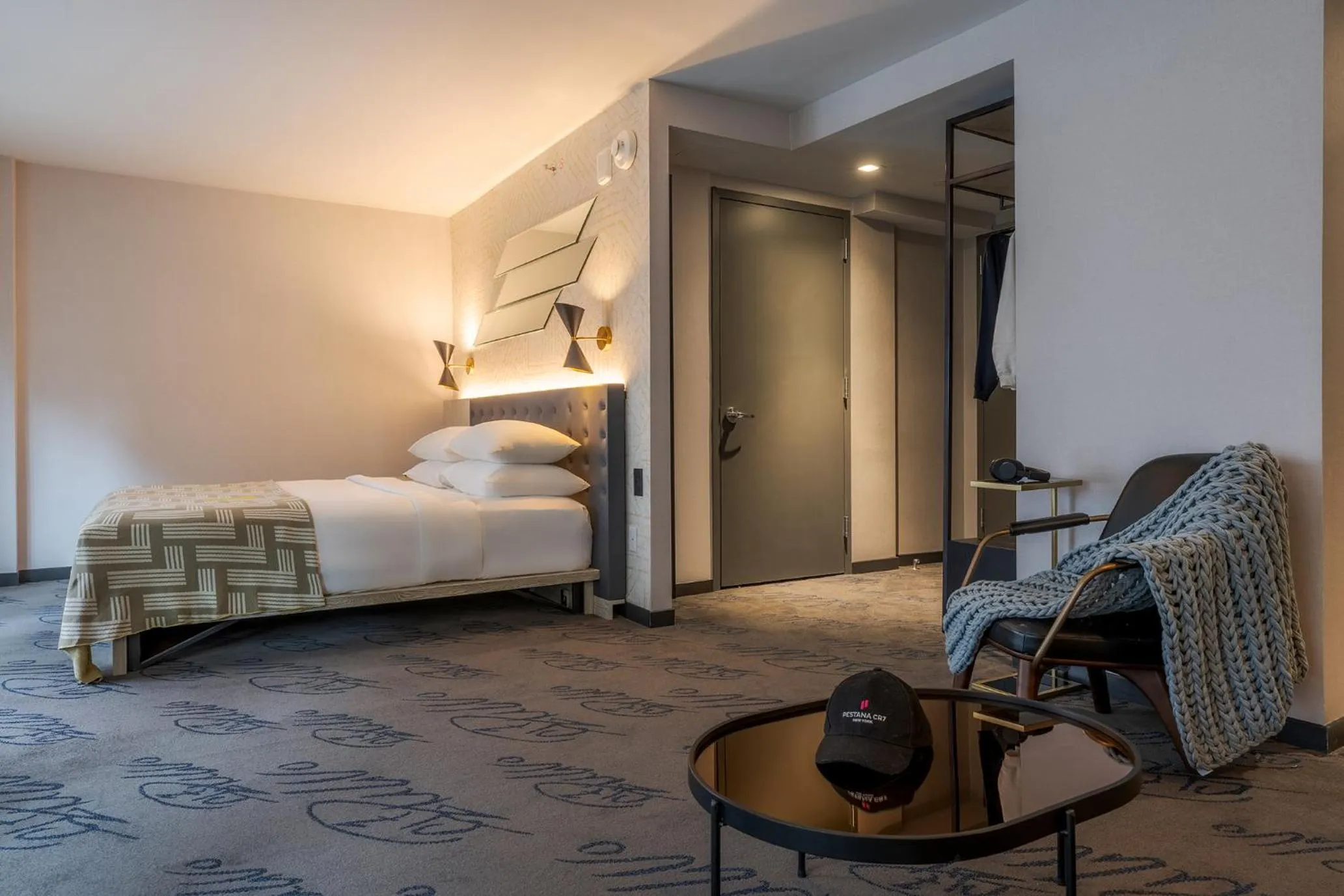 Photo of the whole room, Bed in Pestana CR7 Times Square