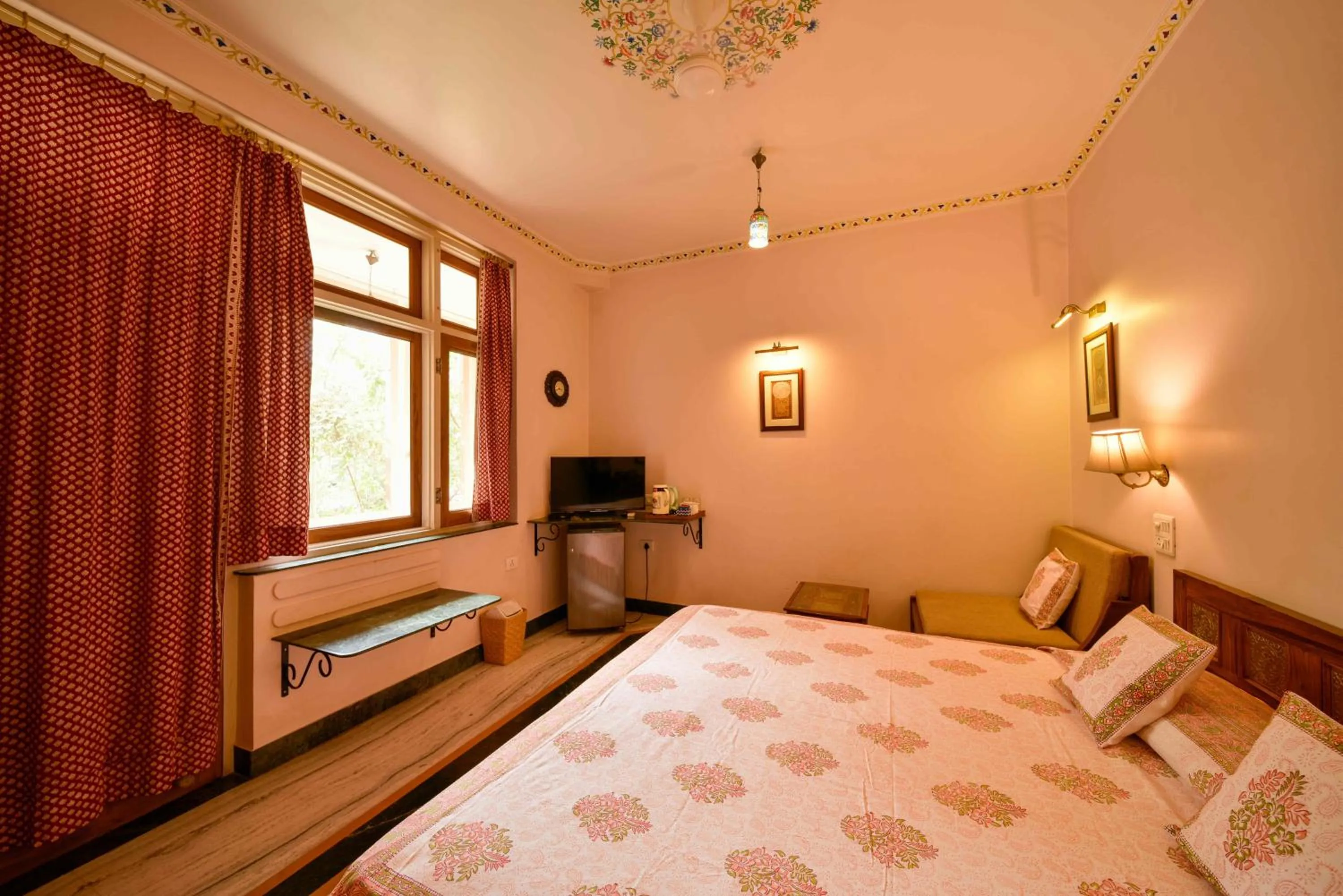 View (from property/room), Bed in Hotel Arya Niwas