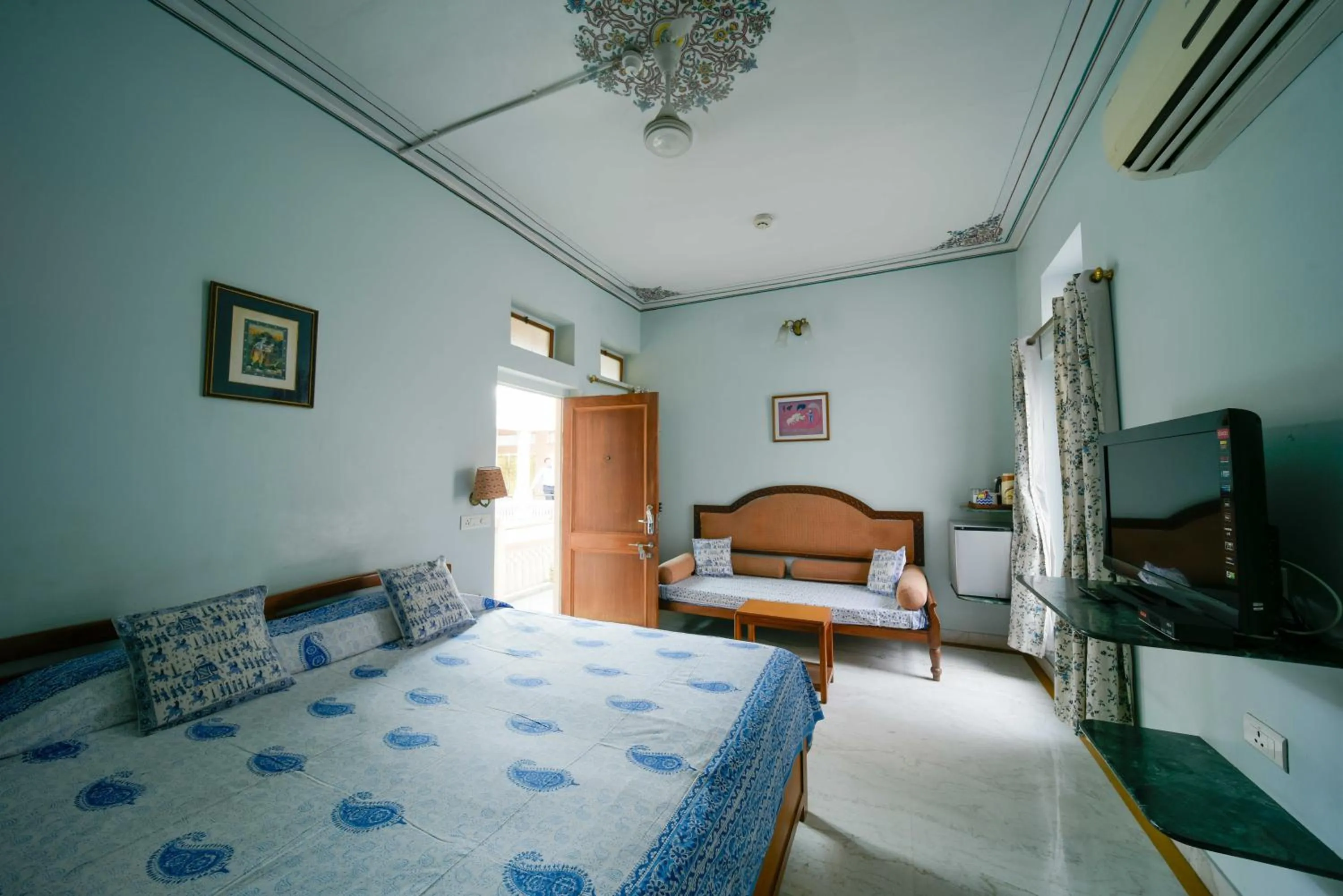 Bedroom, Bed in Hotel Arya Niwas