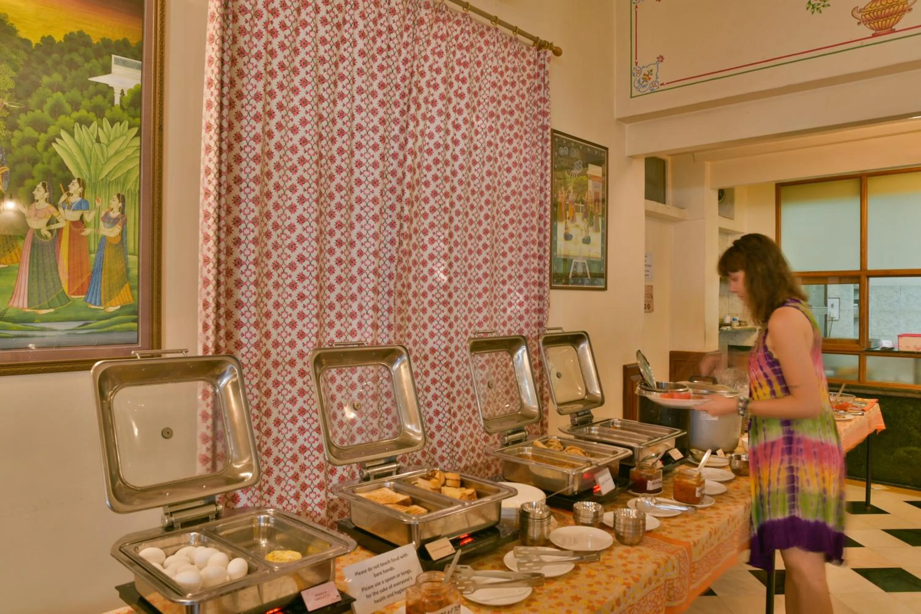 Breakfast in Hotel Arya Niwas