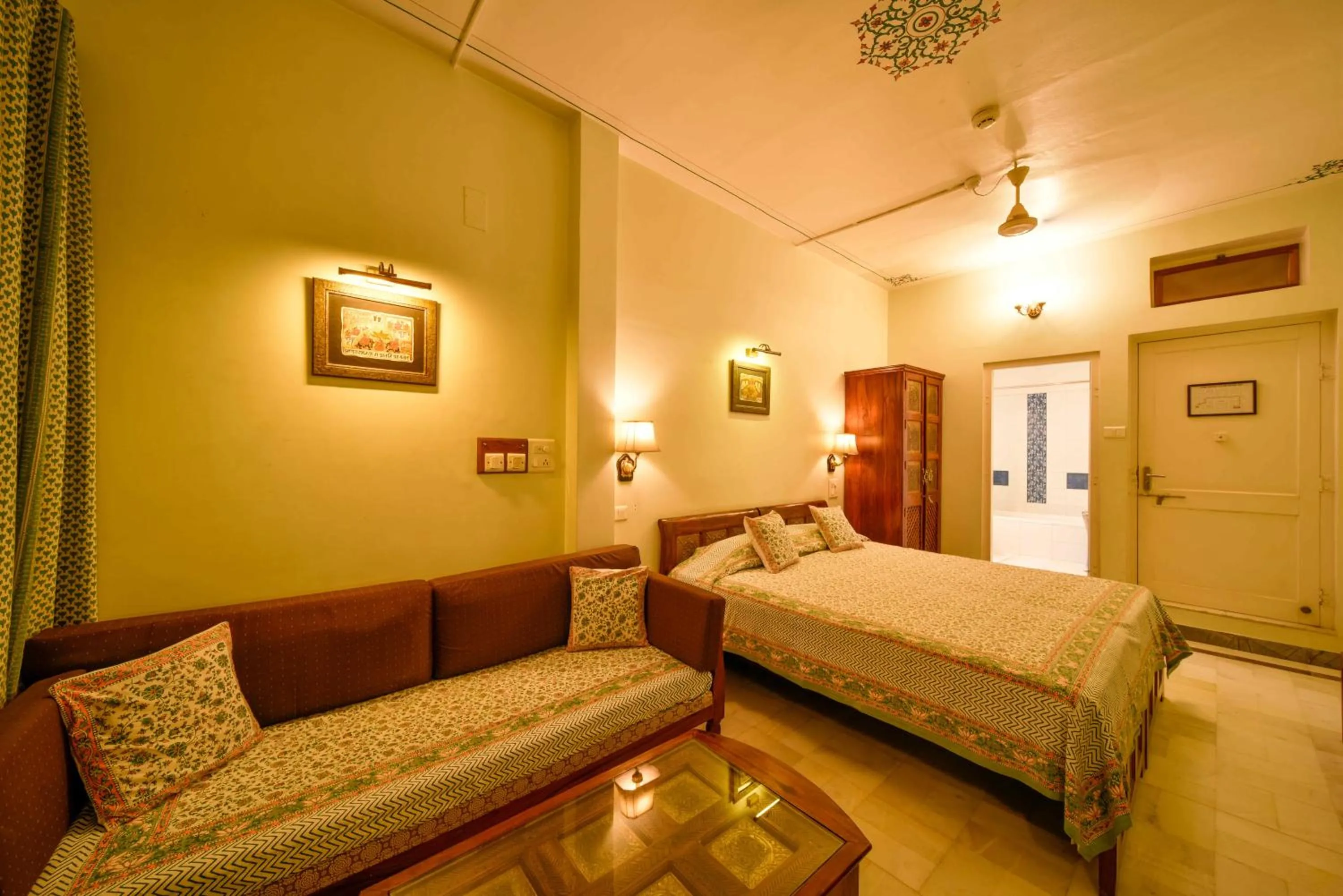 Bedroom, Bed in Hotel Arya Niwas