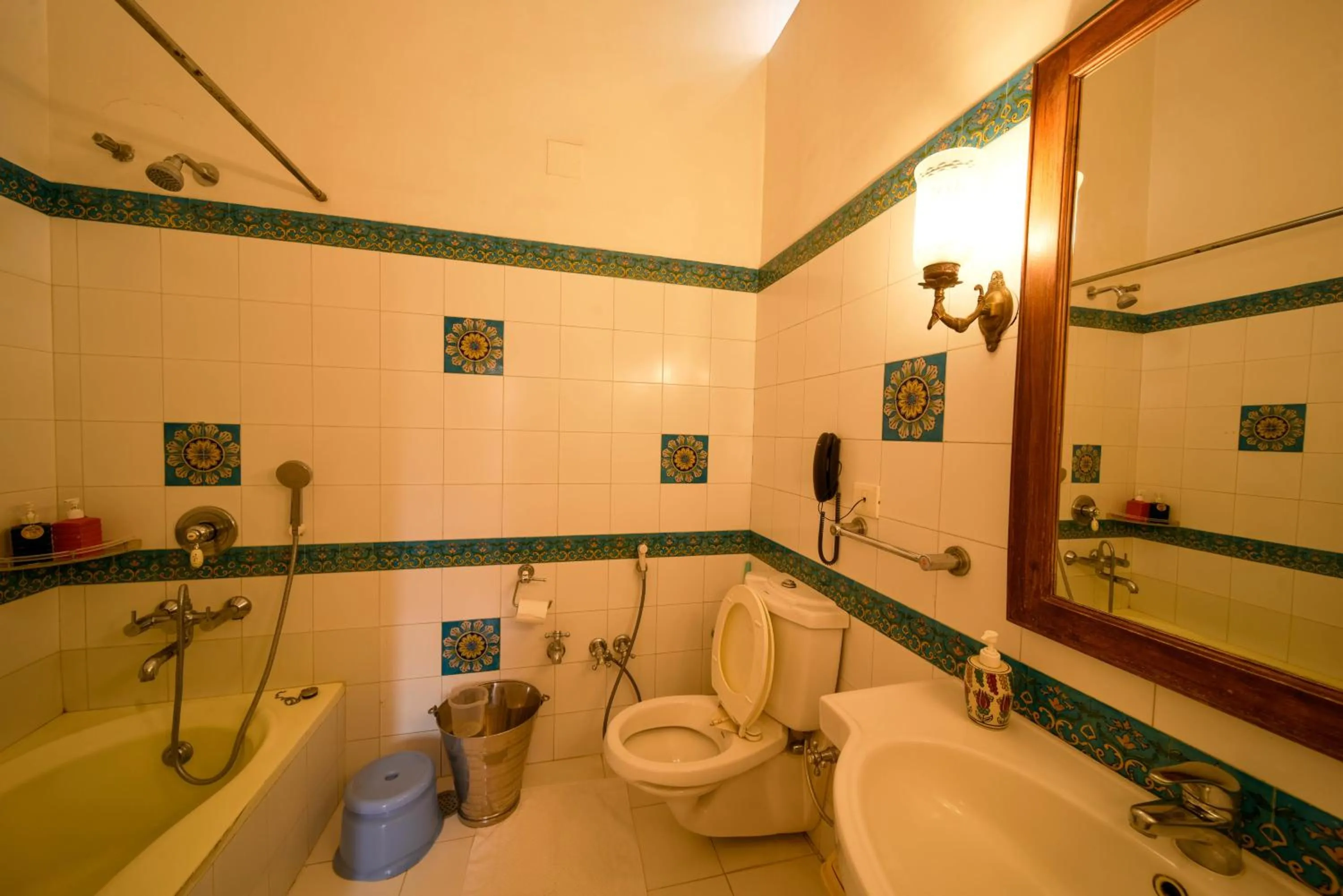 Bathroom in Hotel Arya Niwas