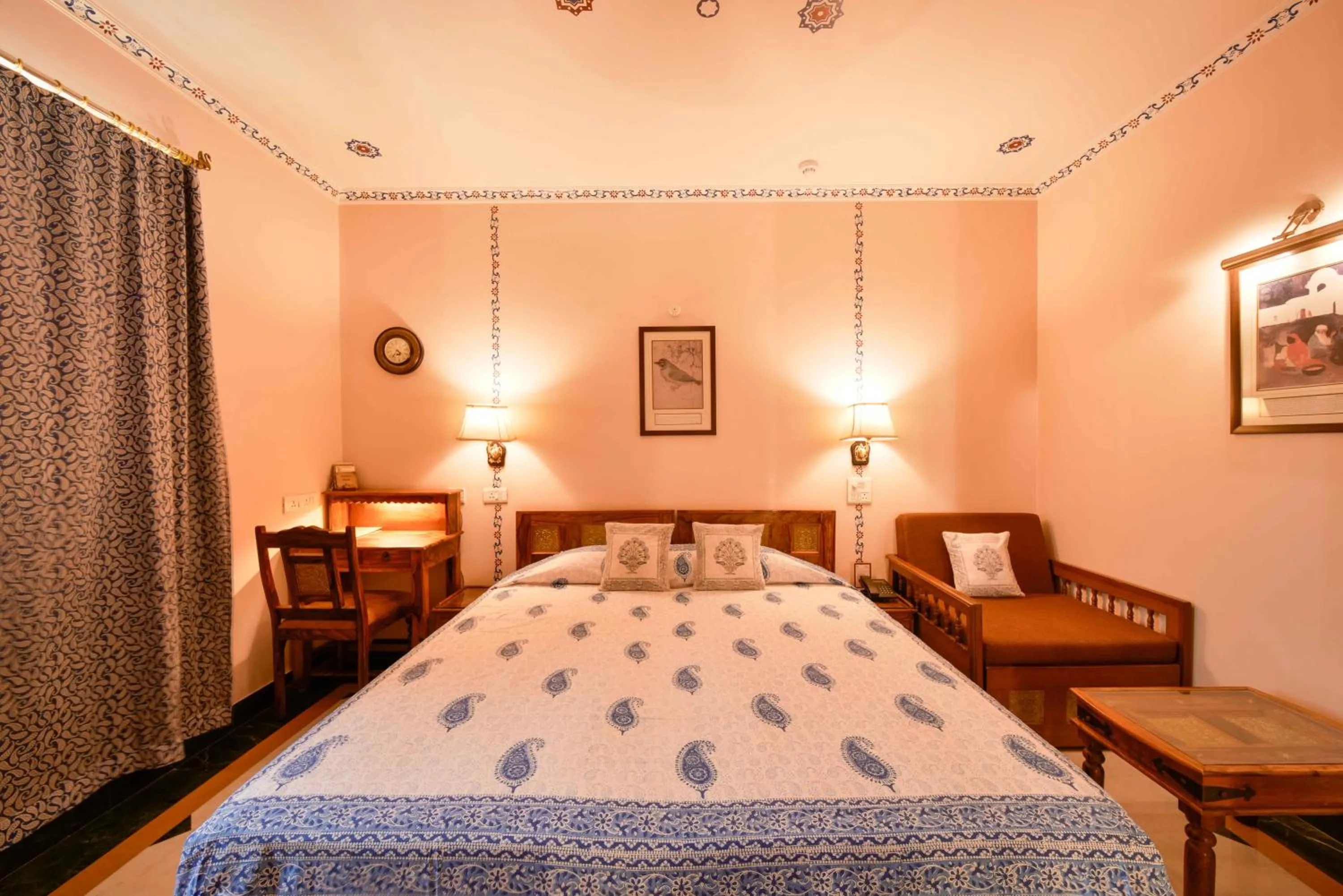 Bed in Hotel Arya Niwas