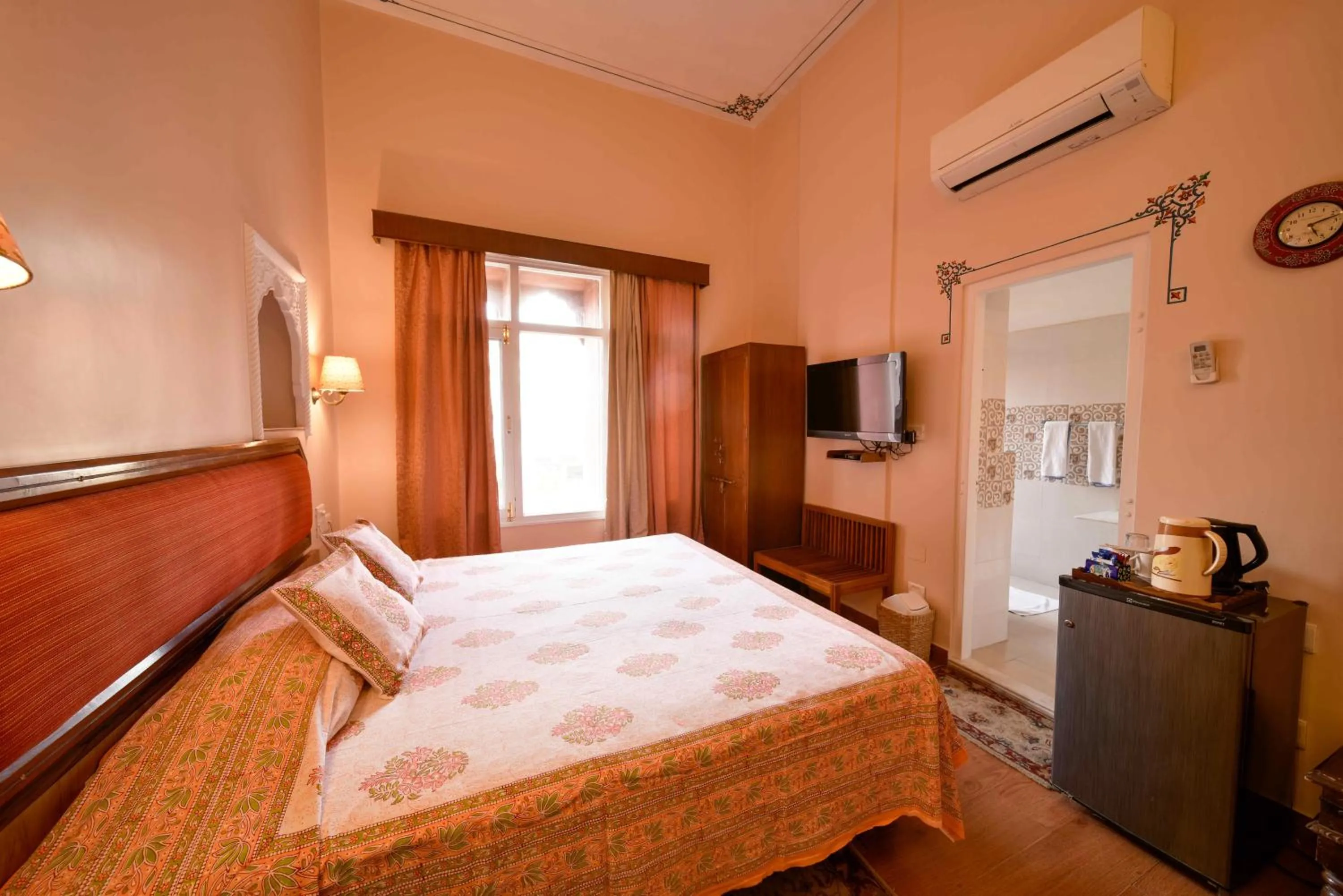 View (from property/room), Bed in Hotel Arya Niwas