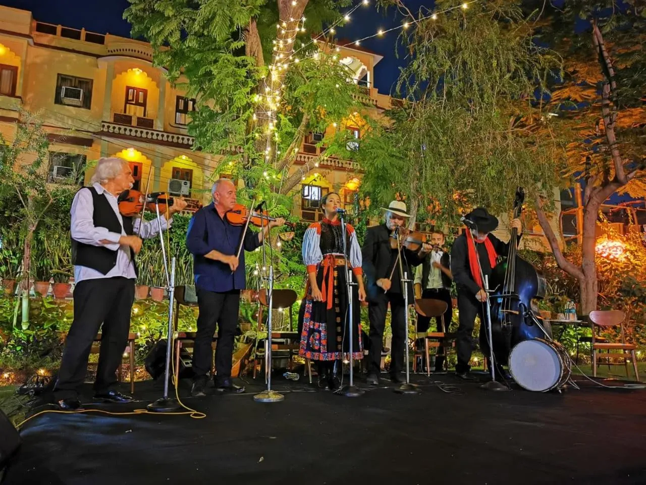 Garden view in Hotel Arya Niwas