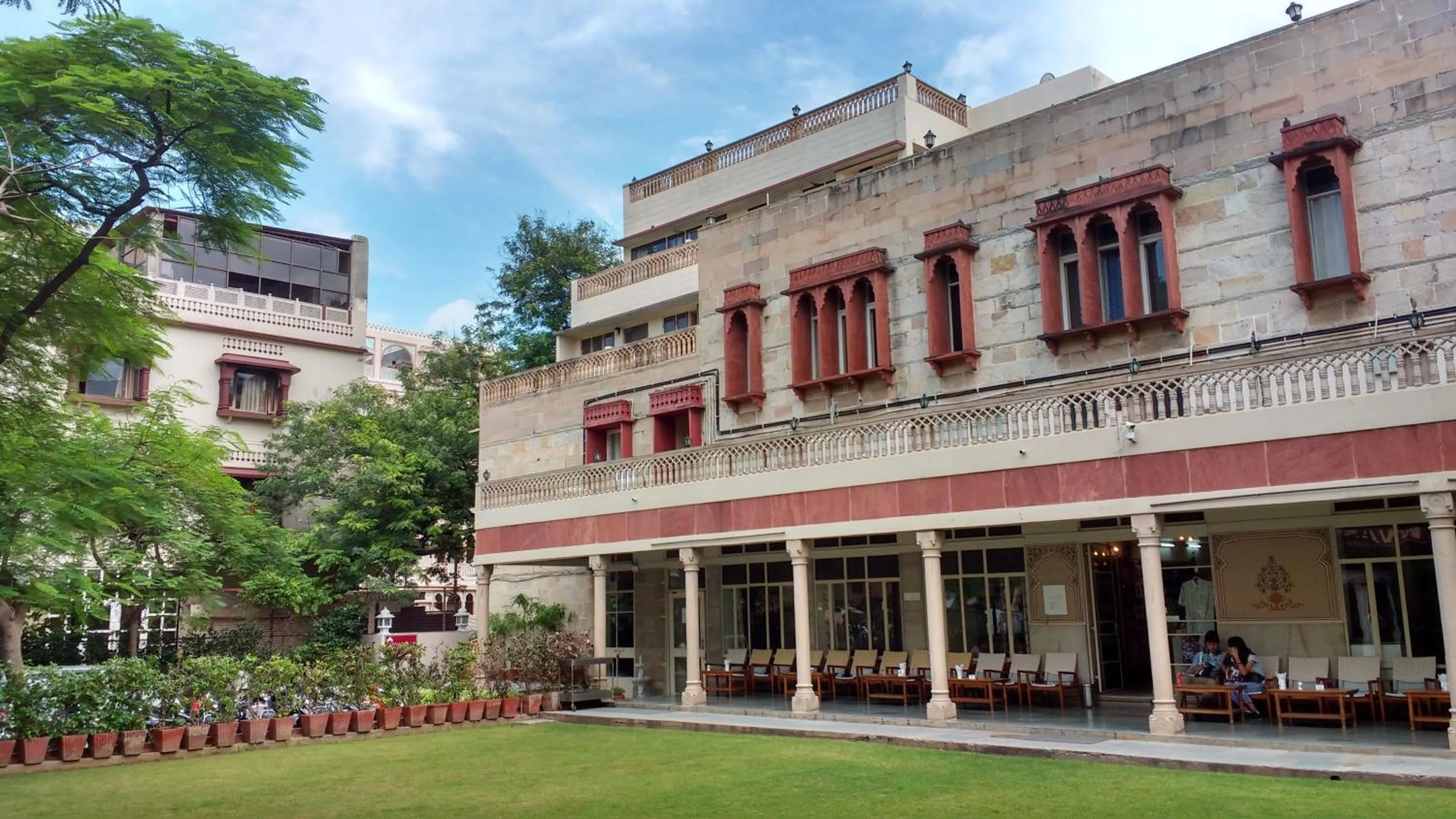 Facade/entrance in Hotel Arya Niwas