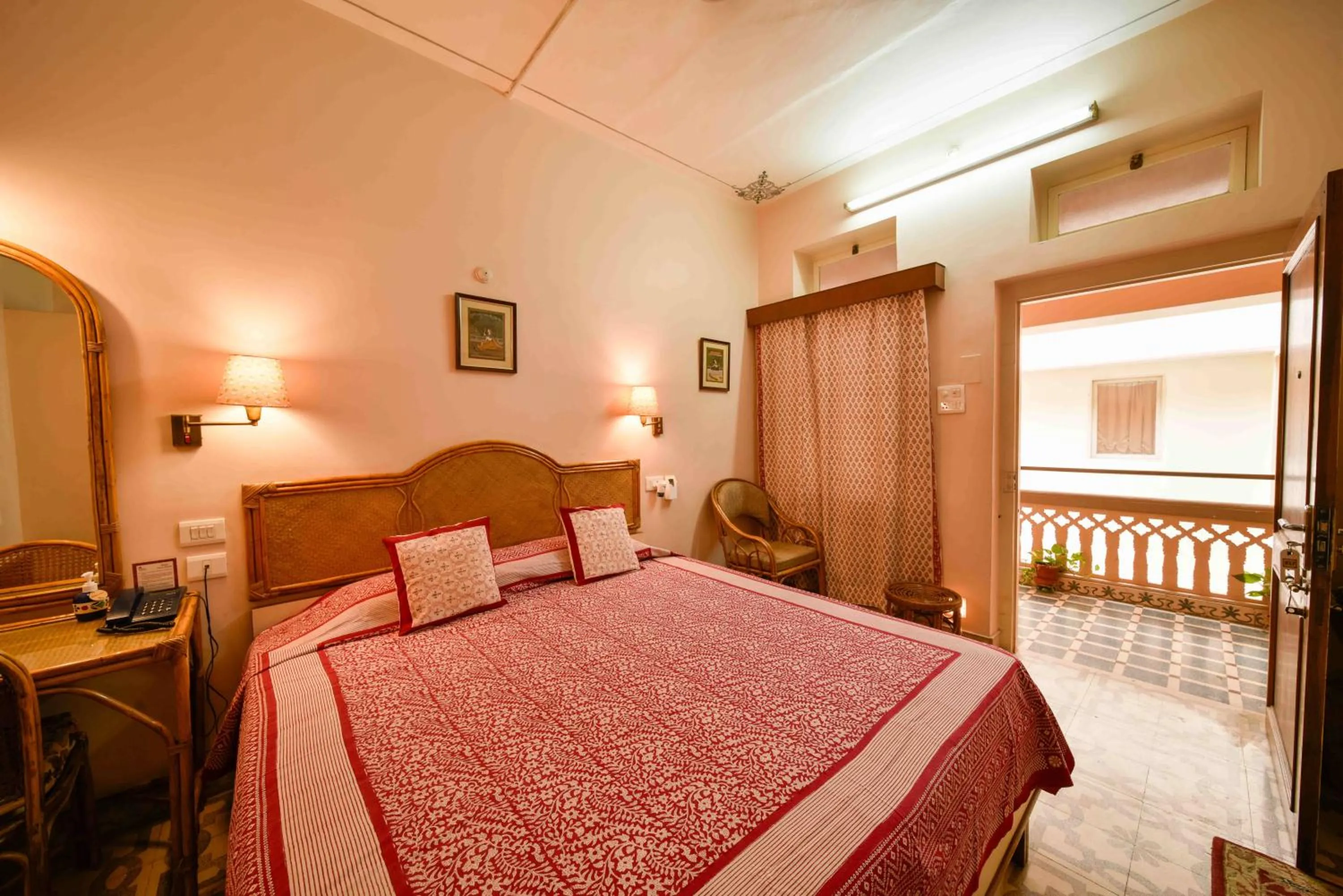 Bedroom, Bed in Hotel Arya Niwas