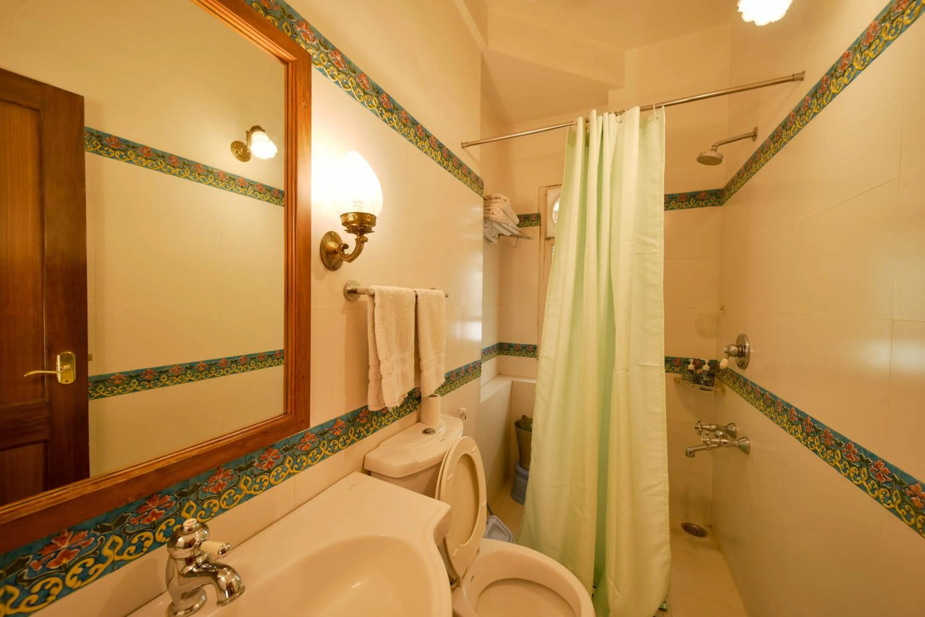 Bathroom in Hotel Arya Niwas
