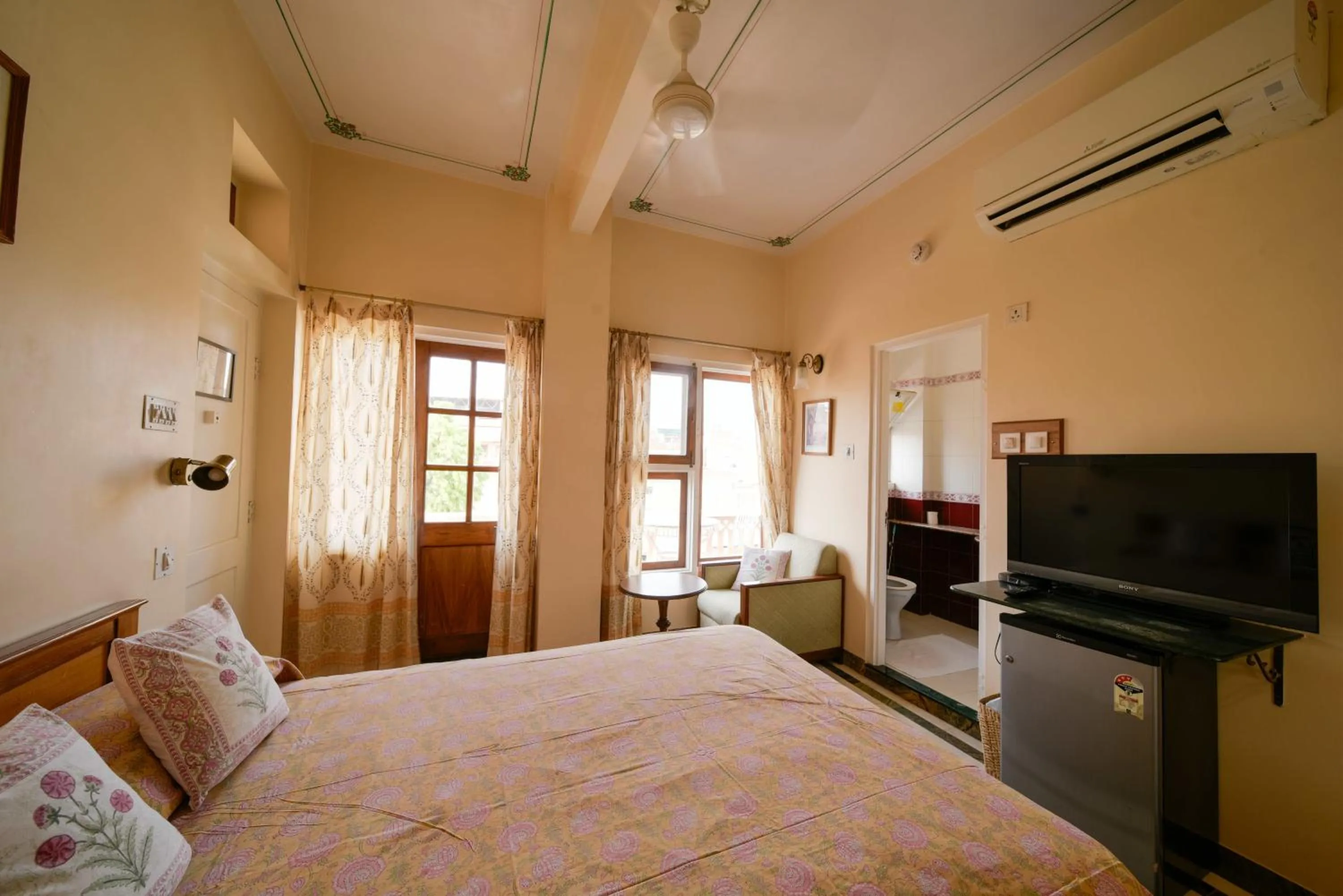 Photo of the whole room, Bed in Hotel Arya Niwas