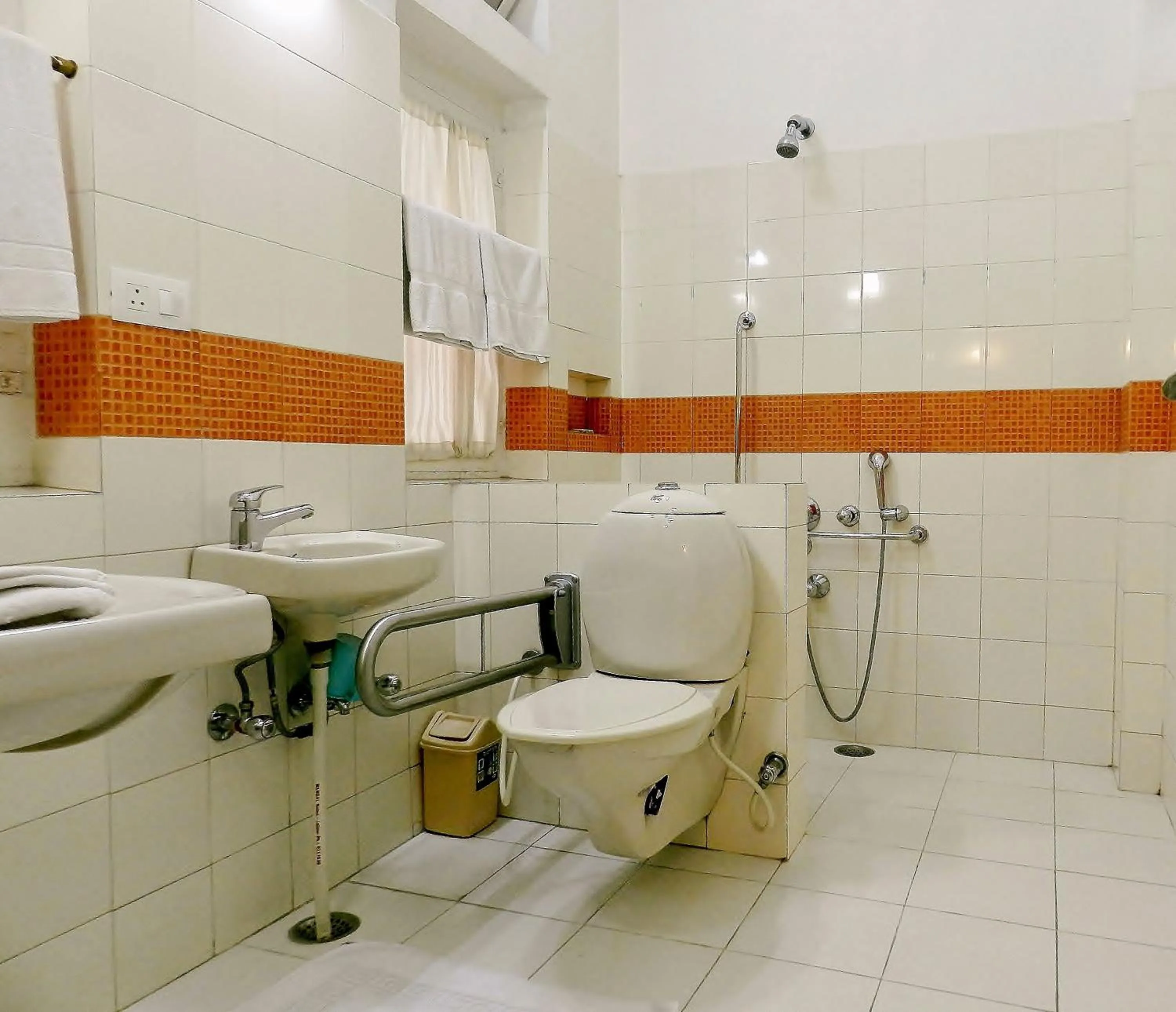 Bathroom in Hotel Arya Niwas