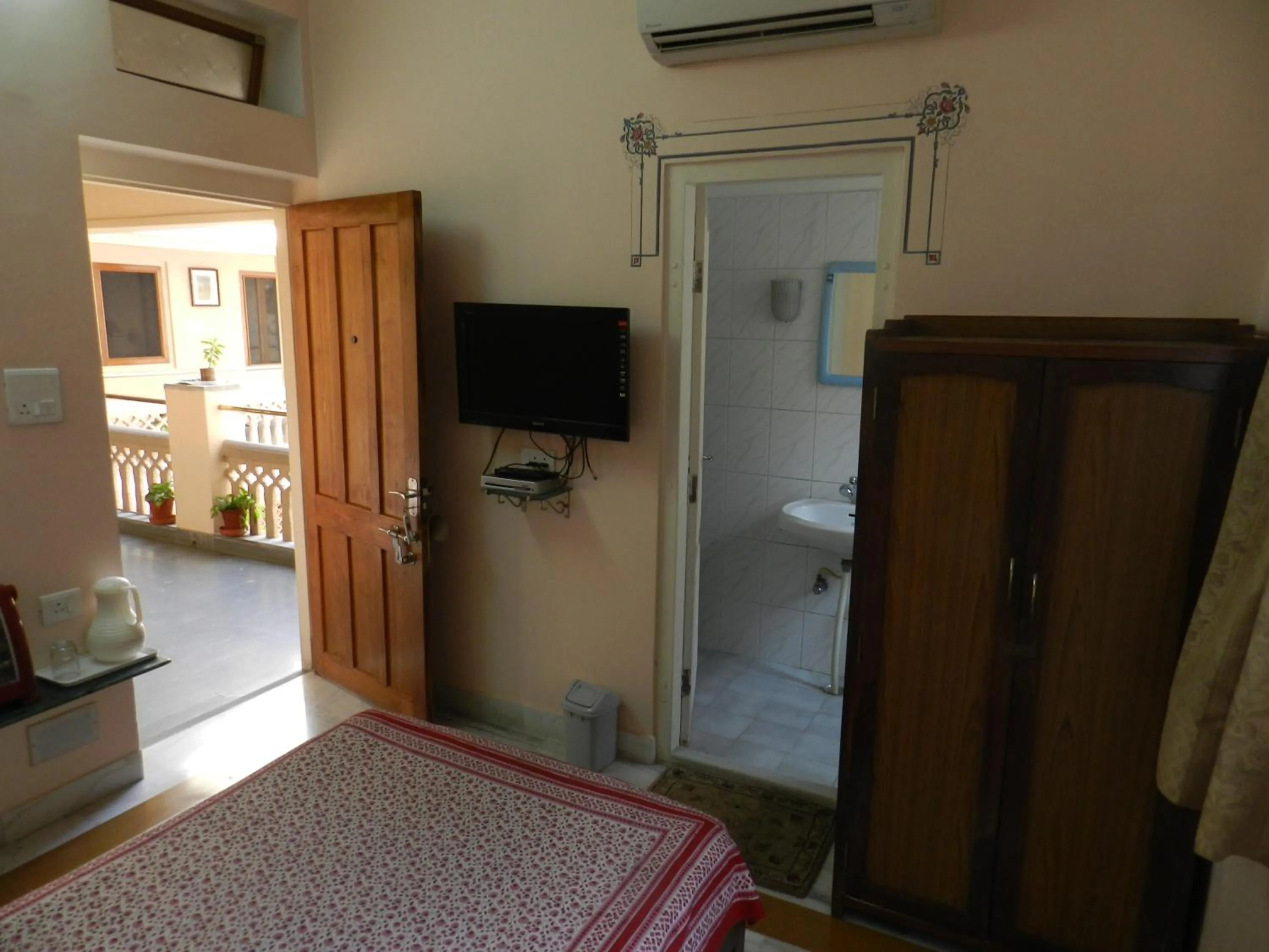 Photo of the whole room, Bed in Hotel Arya Niwas