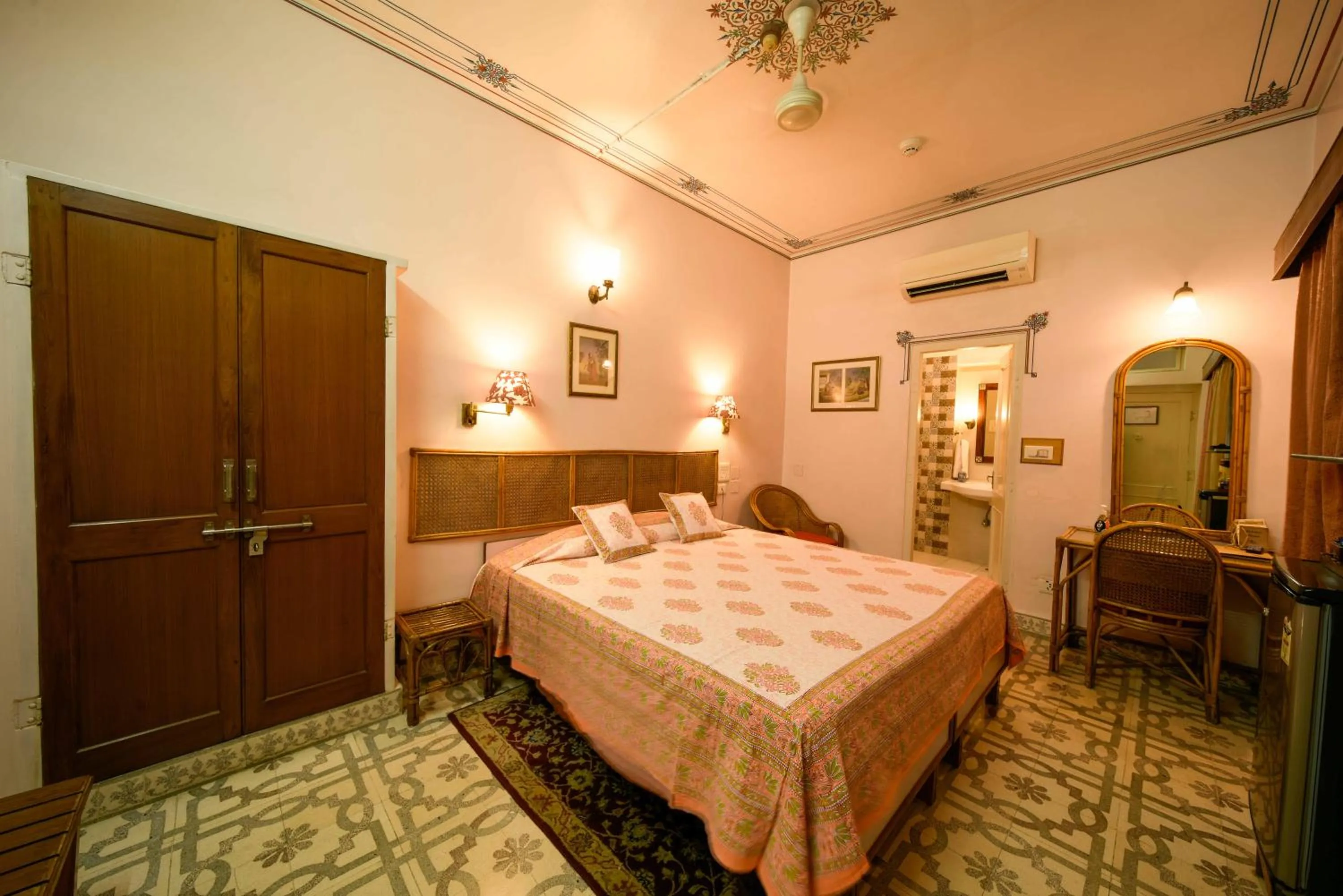 View (from property/room), Bed in Hotel Arya Niwas