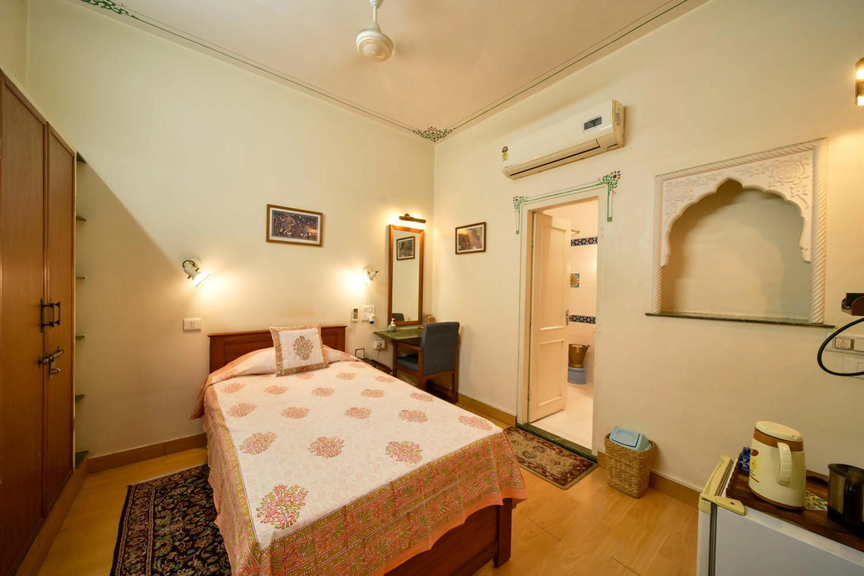 Photo of the whole room, Bed in Hotel Arya Niwas