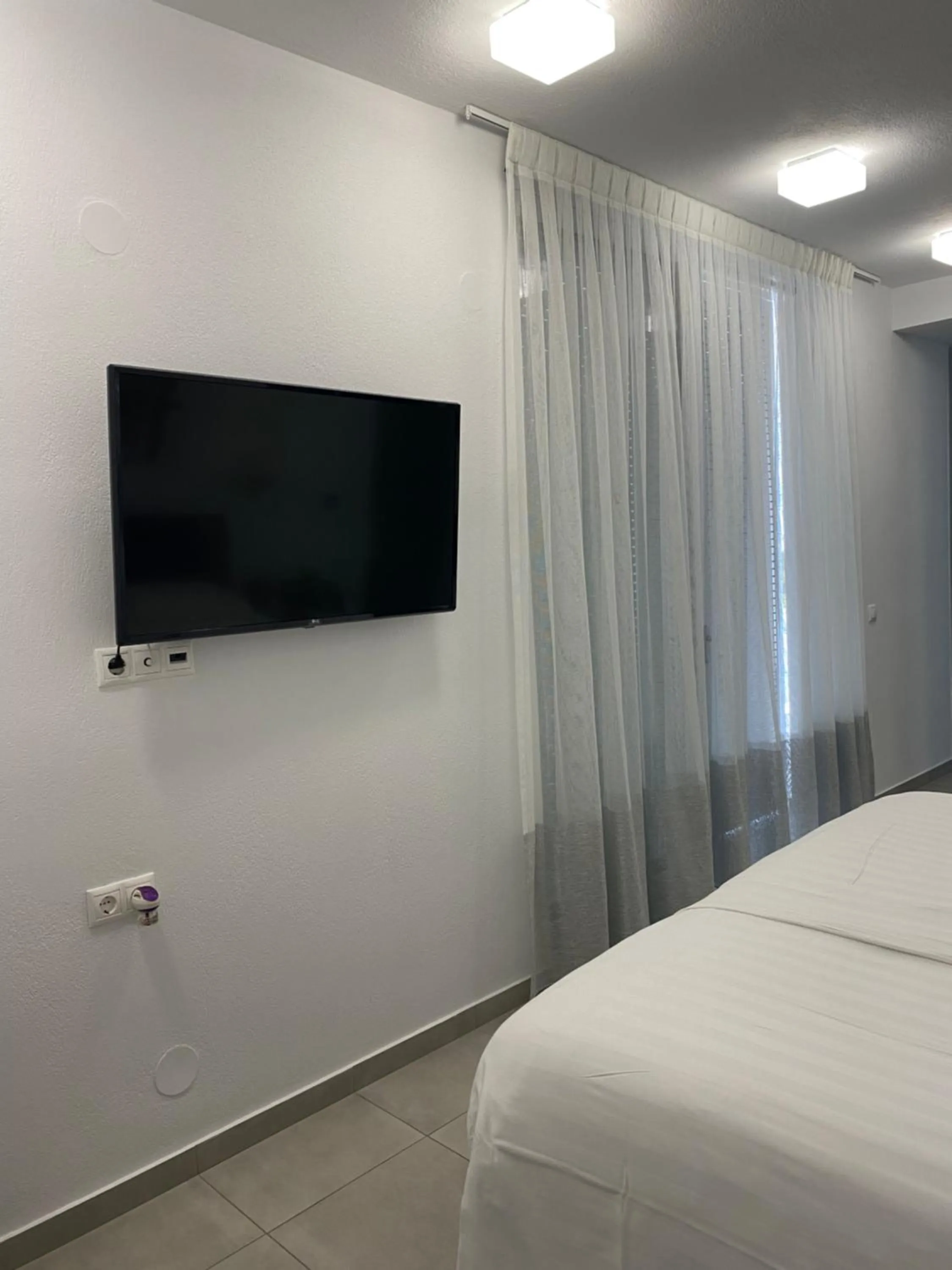 TV and multimedia, Bed in Anemoni Beach Hotel