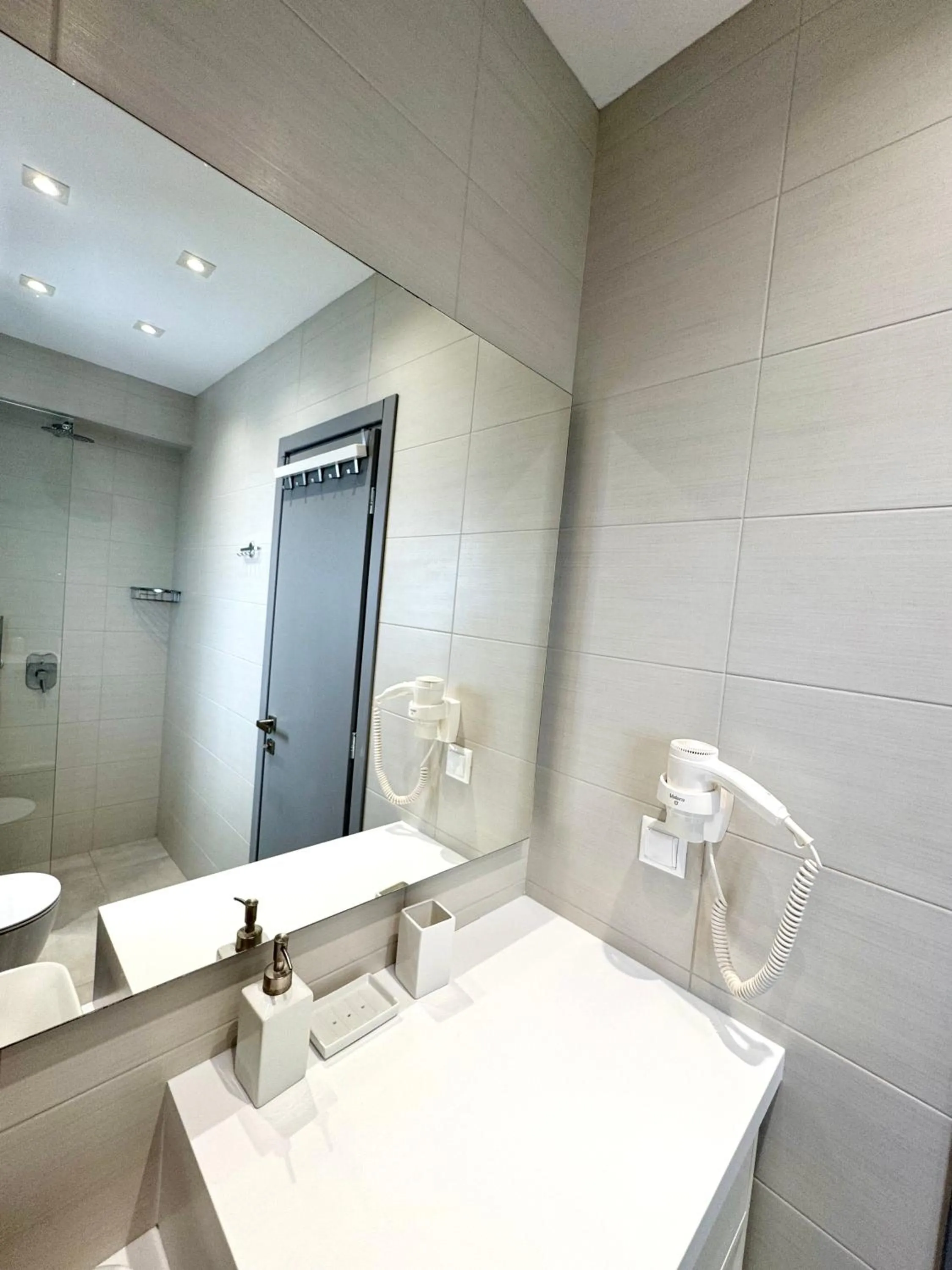 Shower in Anemoni Beach Hotel