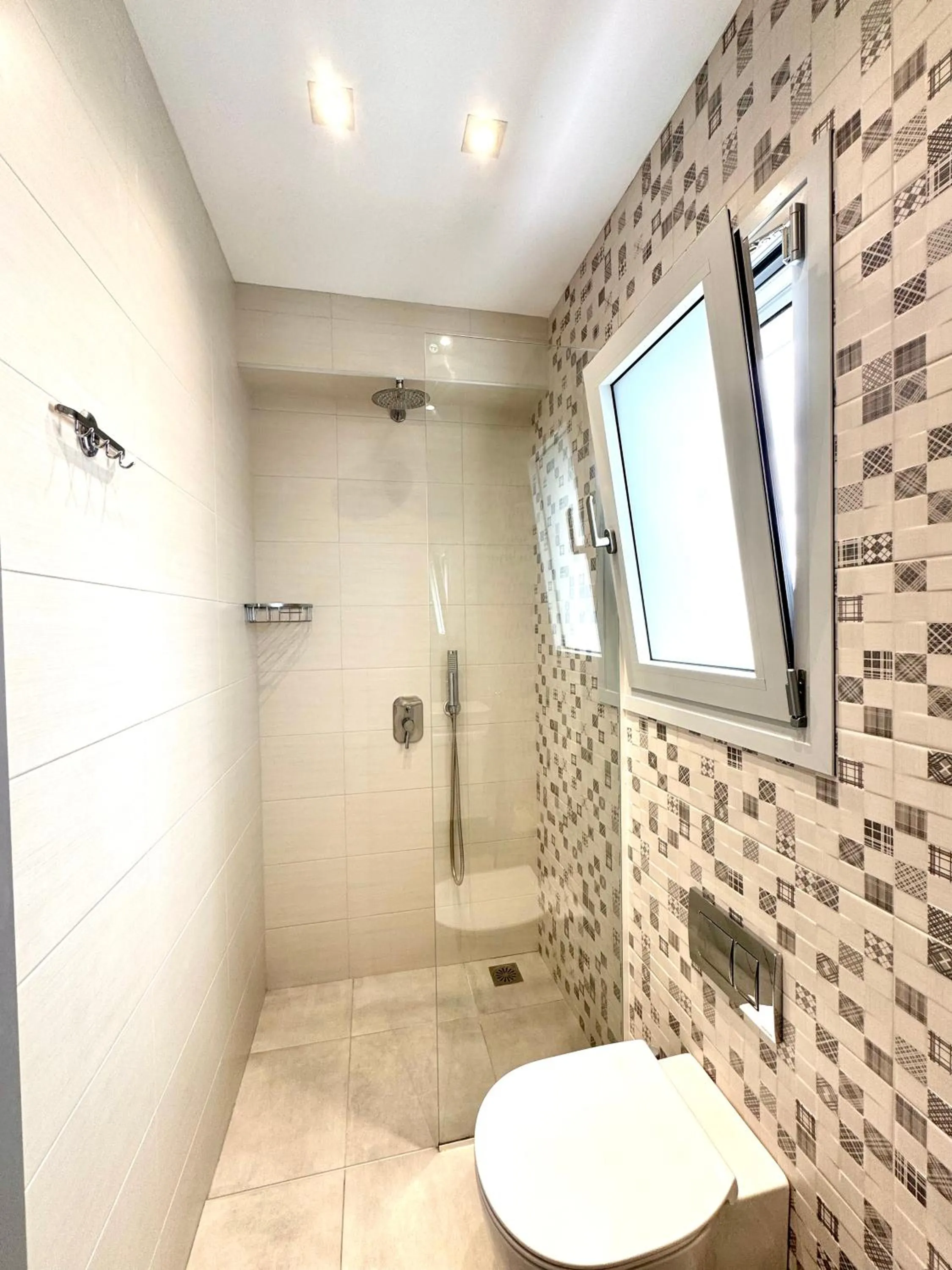 Shower in Anemoni Beach Hotel