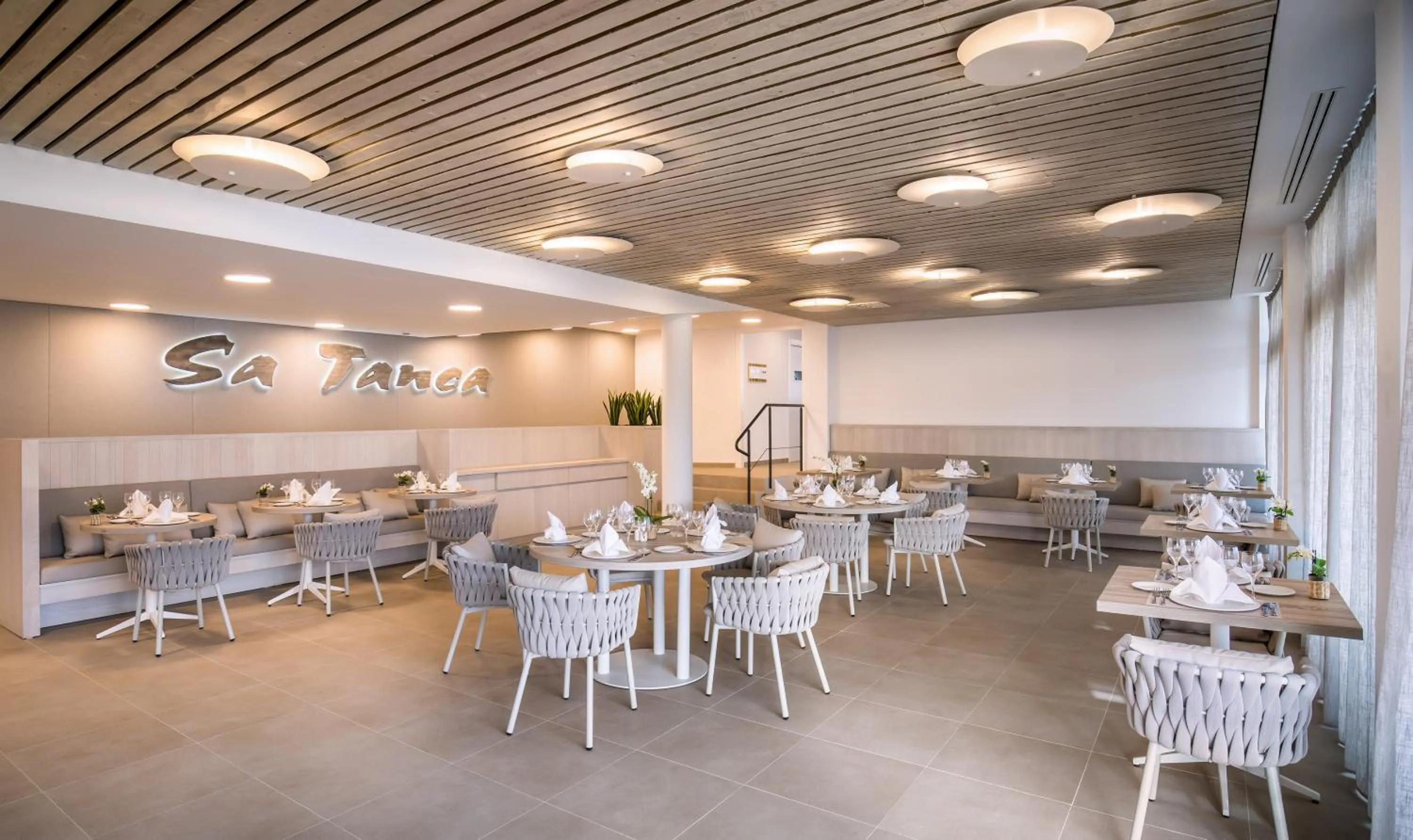 Restaurant/places to eat in Barceló Nura