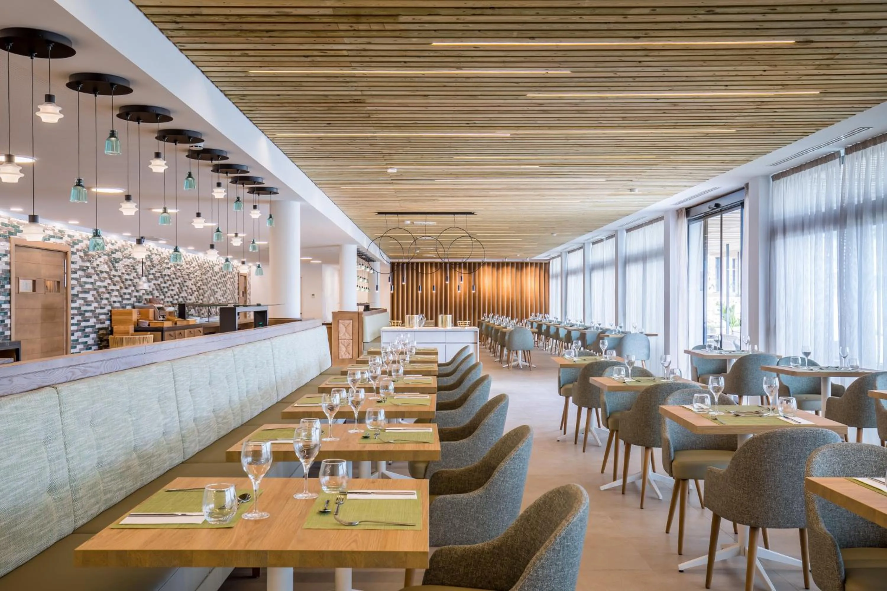 Restaurant/places to eat in Barceló Nura