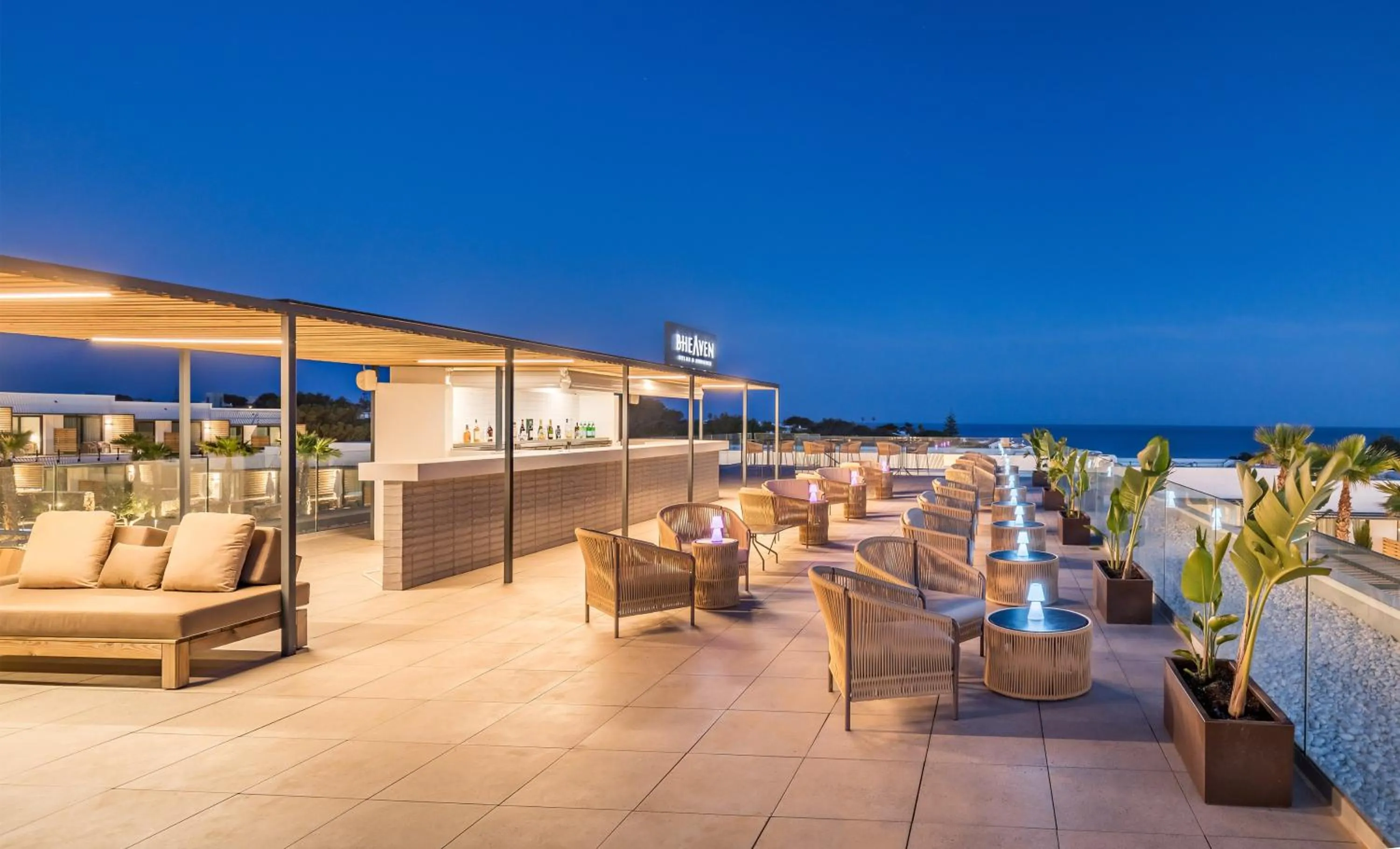 Restaurant/places to eat in Barceló Nura