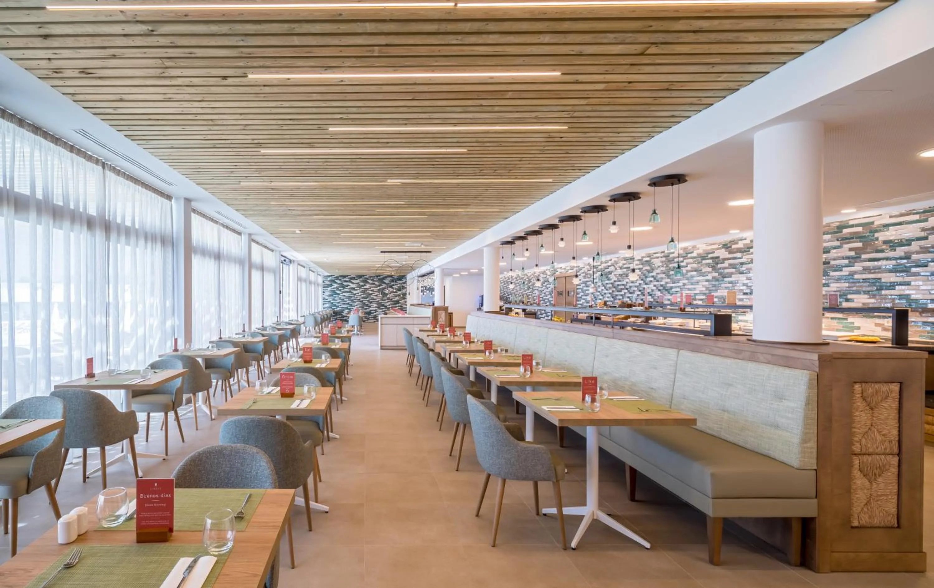 Restaurant/places to eat in Barceló Nura