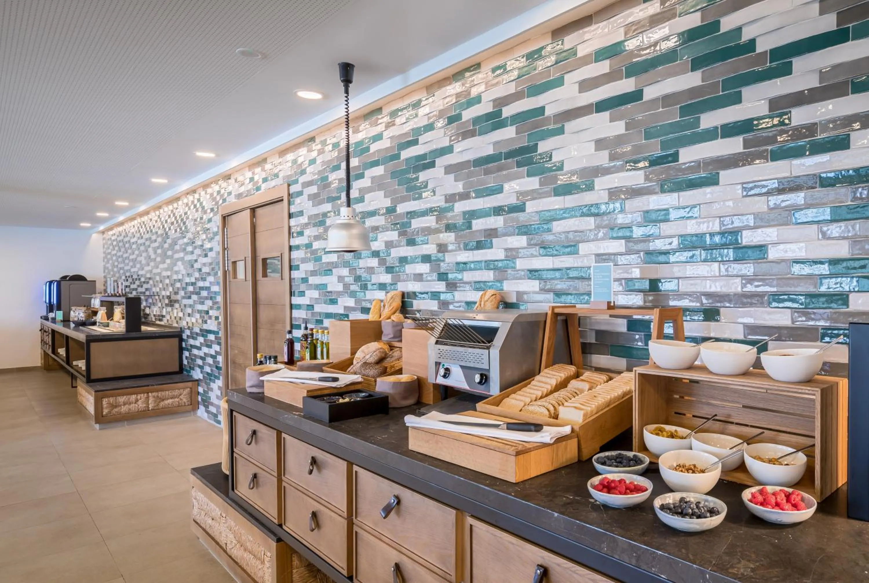 Restaurant/places to eat in Barceló Nura