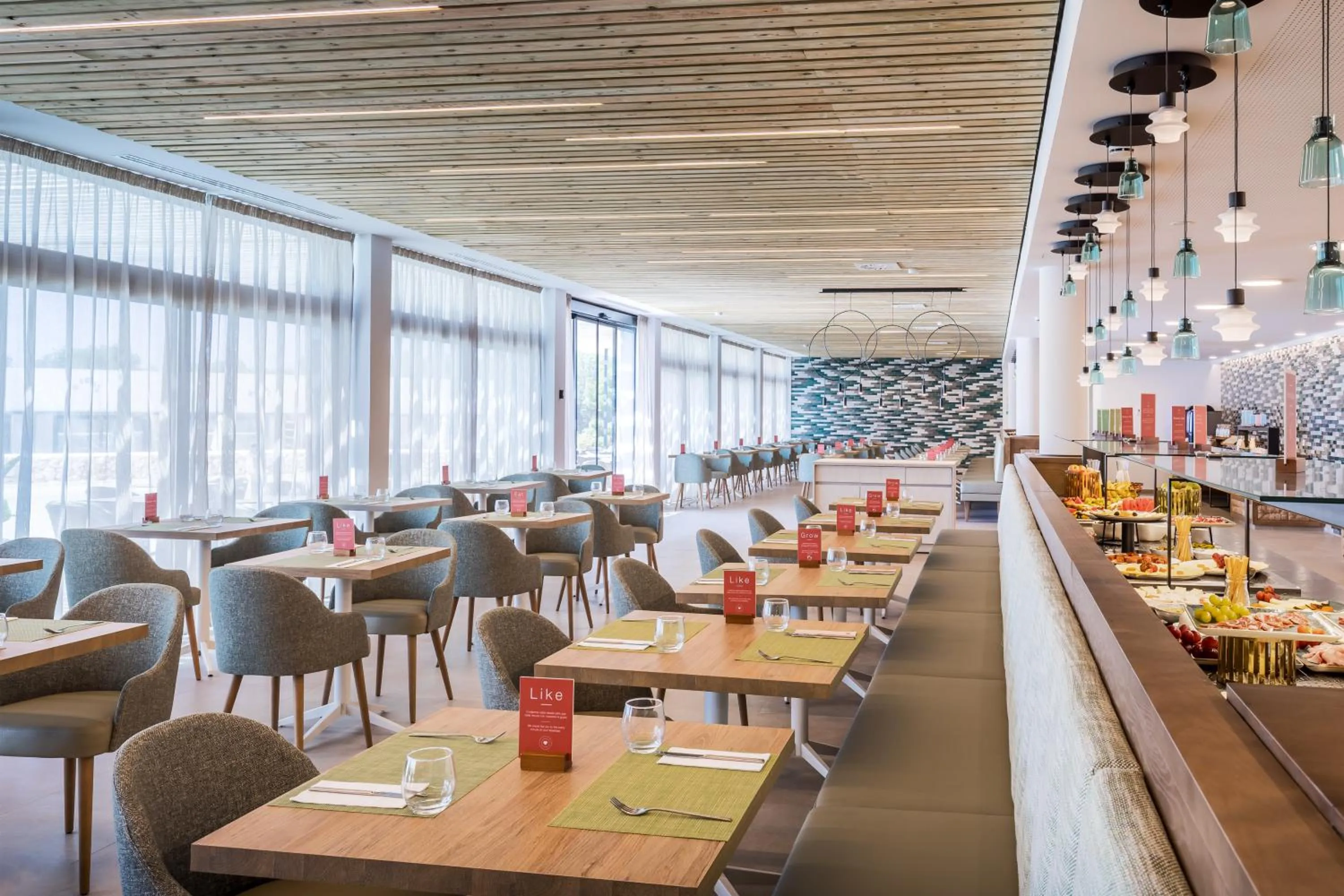 Restaurant/places to eat in Barceló Nura