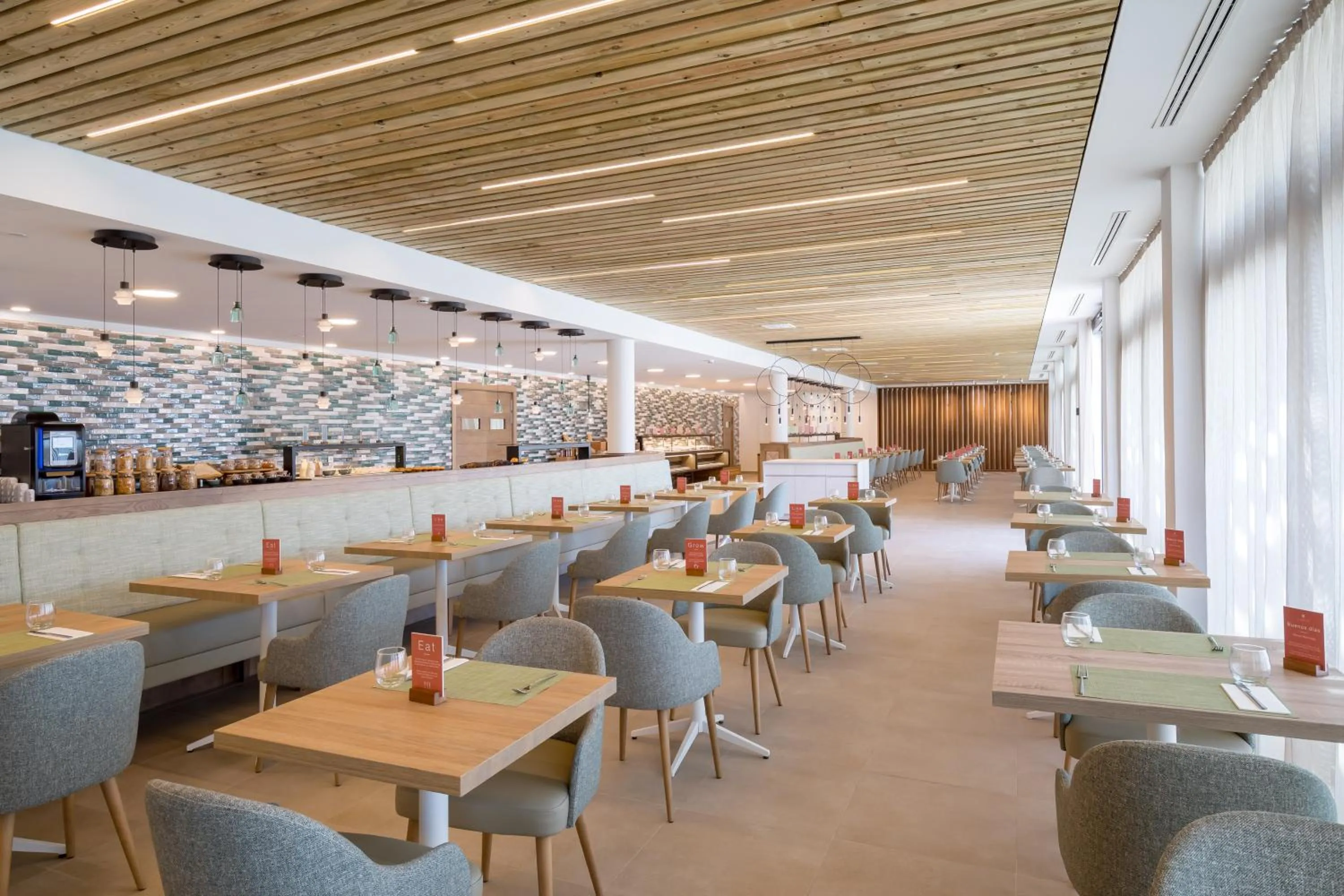 Restaurant/places to eat in Barceló Nura