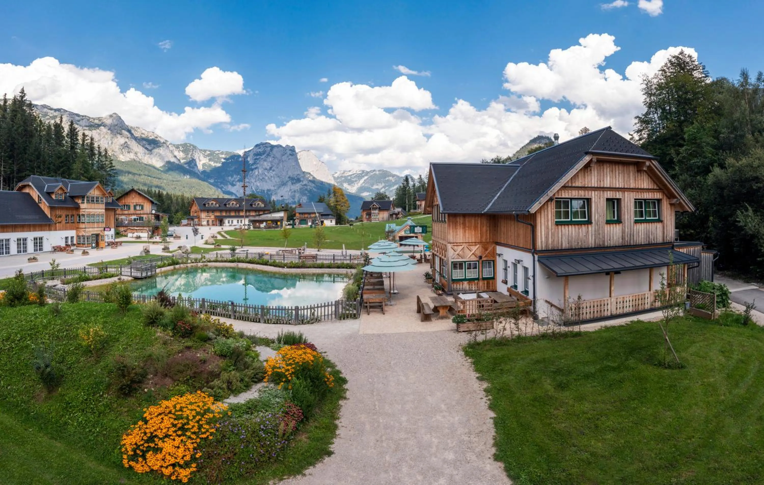 Property building in Narzissendorf Zloam