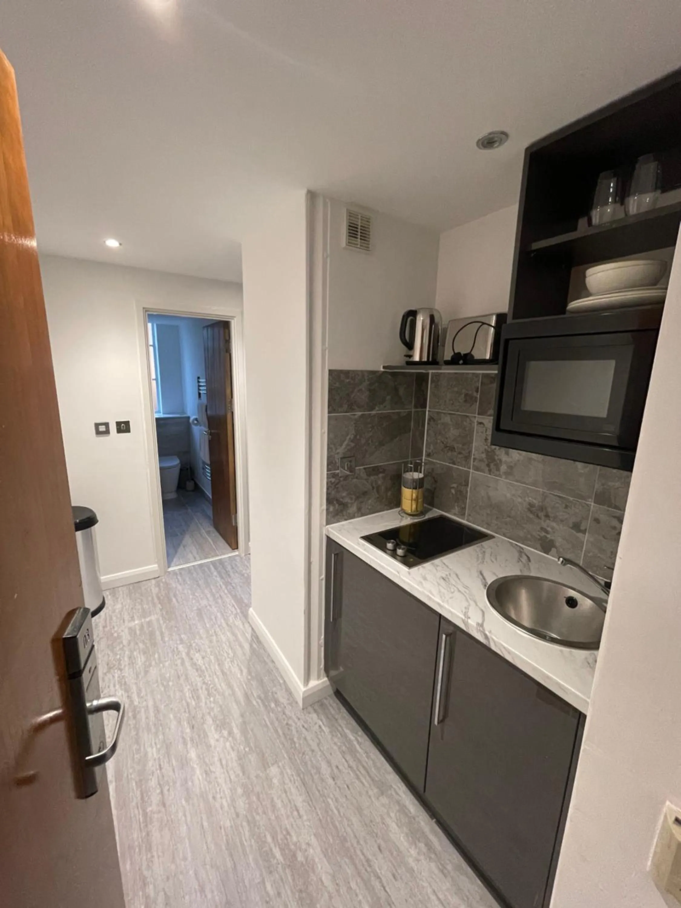 Kitchen or kitchenette in Roland House