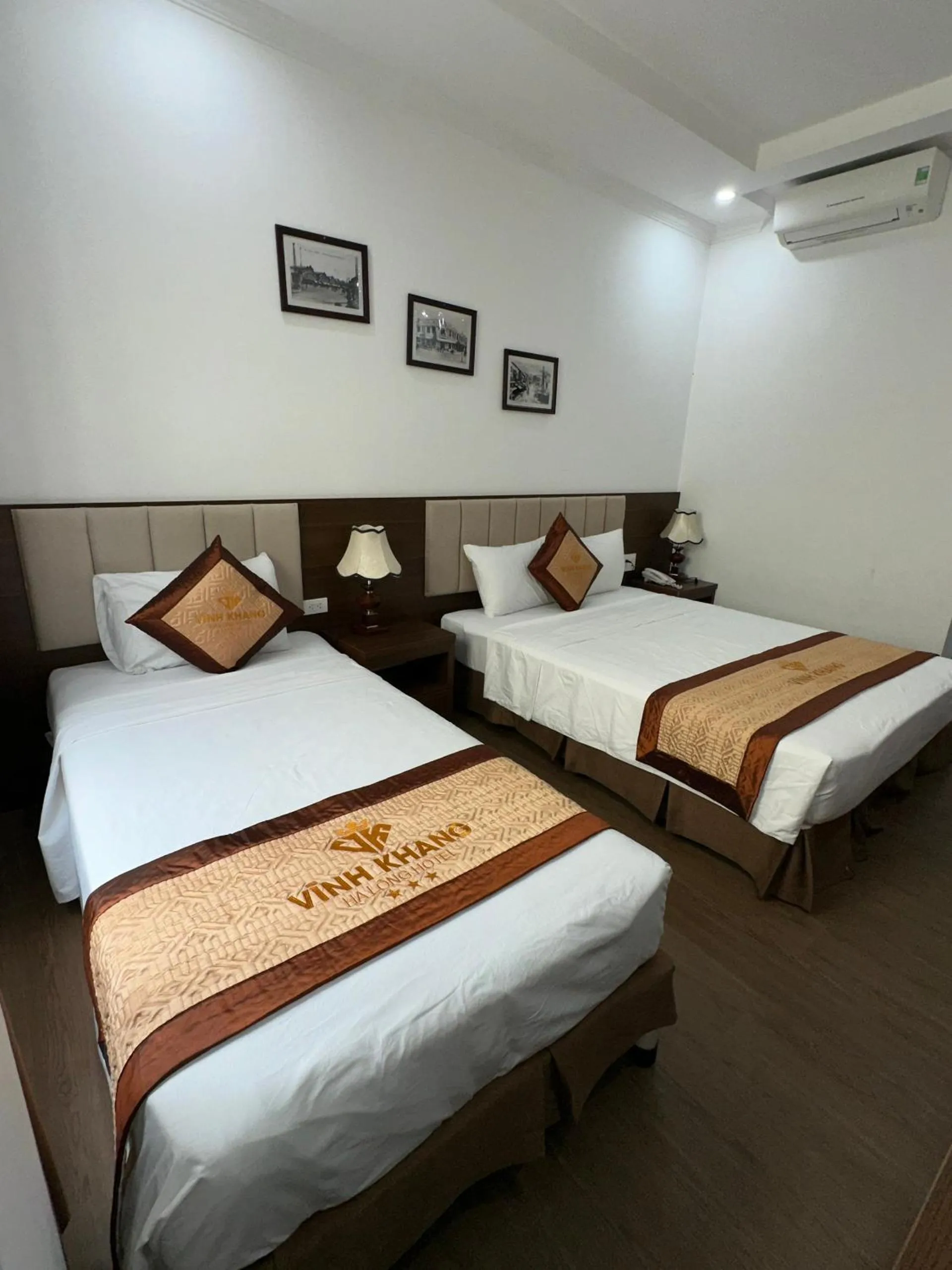Photo of the whole room, Bed in VĨNH KHANG HẠ LONG HOTEL