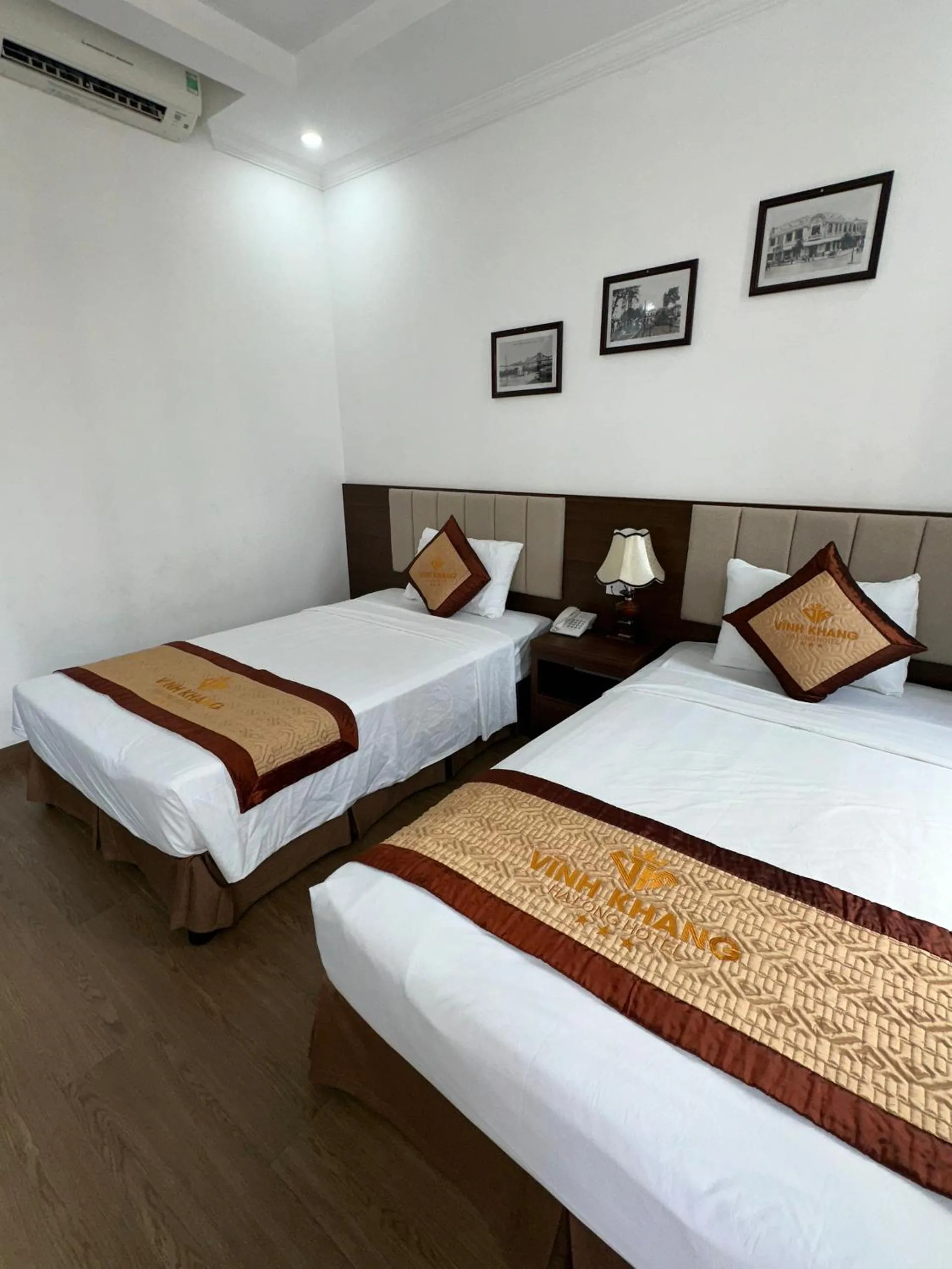 Photo of the whole room, Bed in VĨNH KHANG HẠ LONG HOTEL