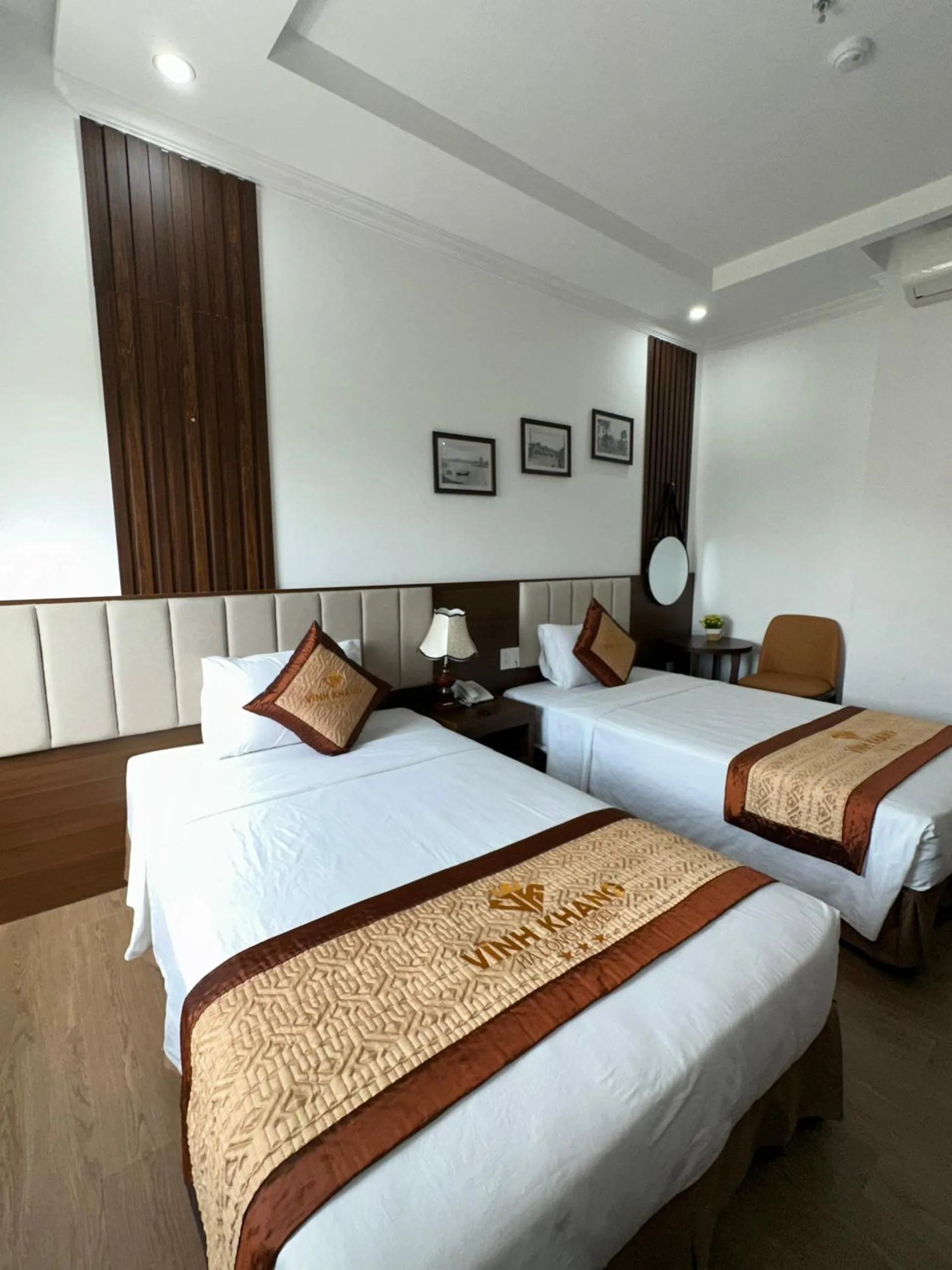 Photo of the whole room, Bed in VĨNH KHANG HẠ LONG HOTEL