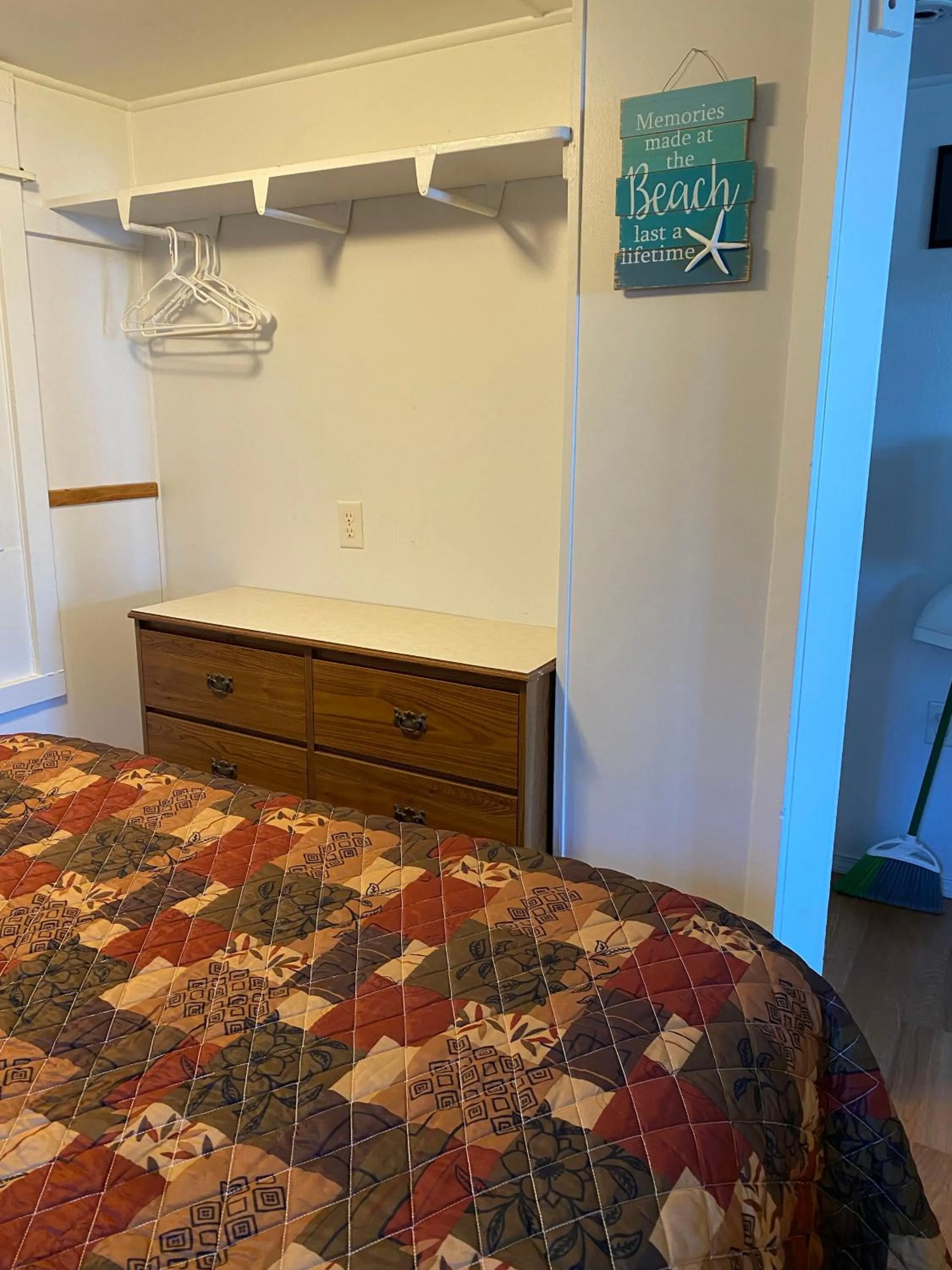 Bedroom, Bed in Oceanside Ocean Front Cabins