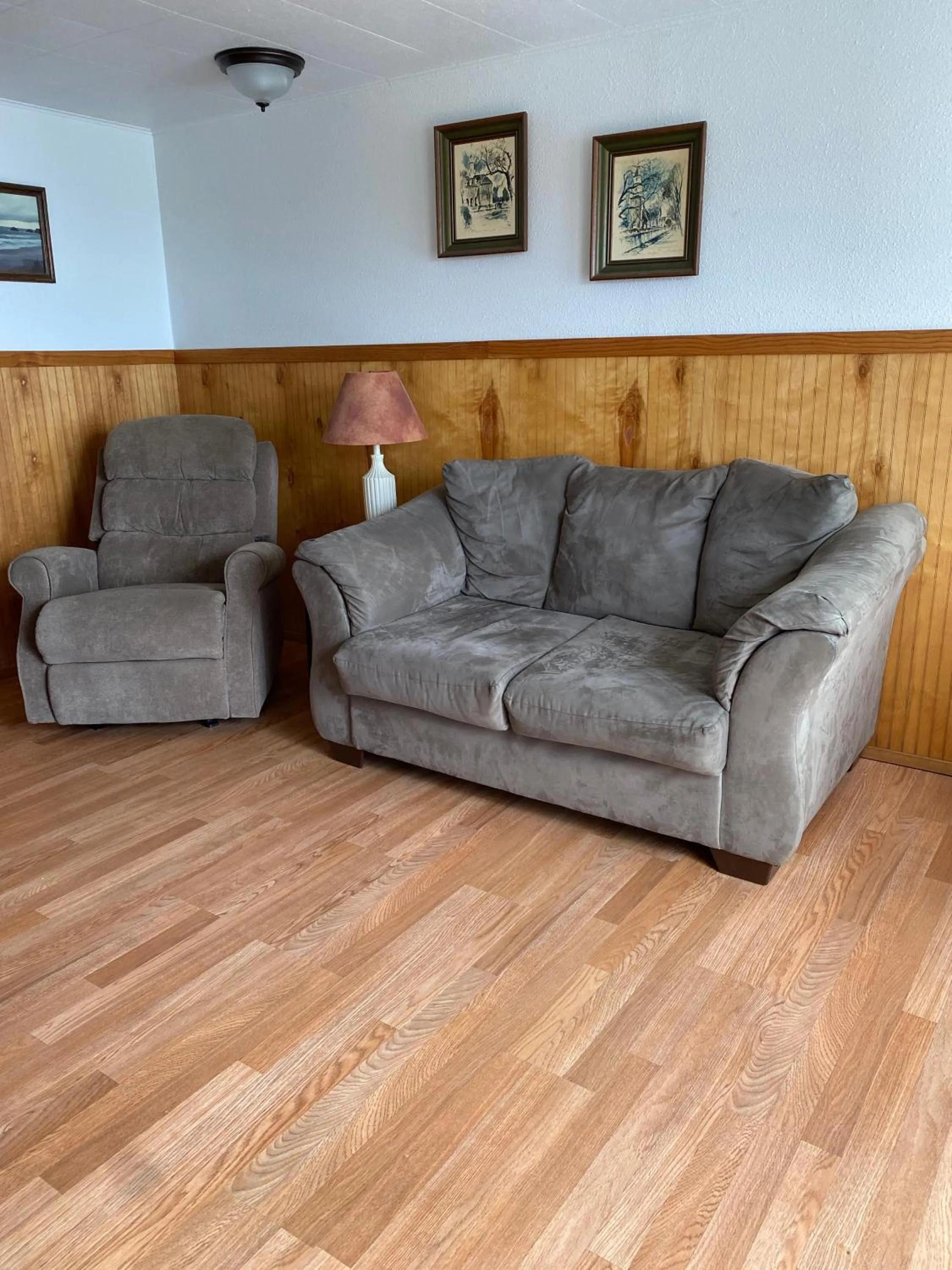 Living room in Oceanside Ocean Front Cabins