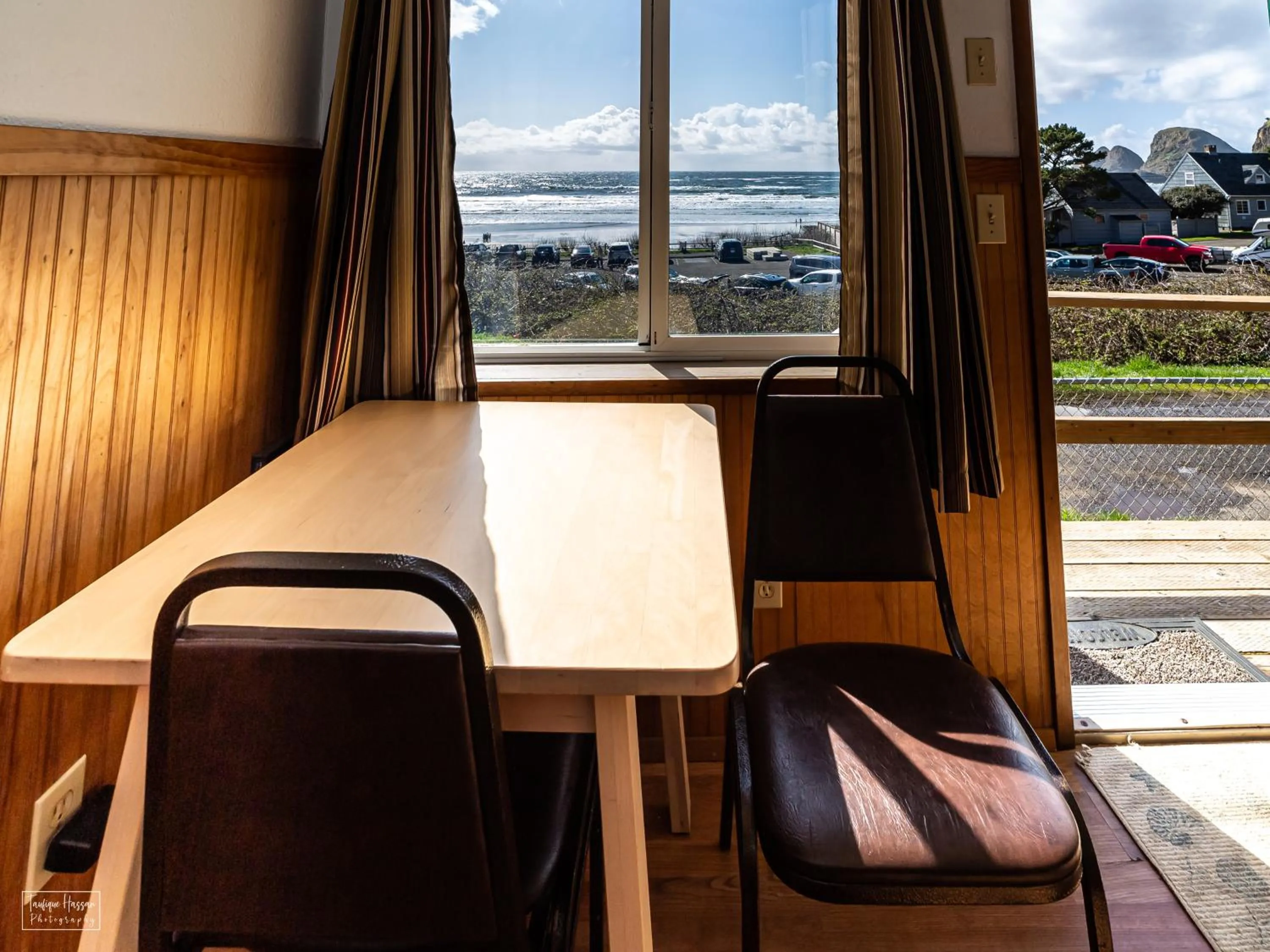 Dining area in Oceanside Ocean Front Cabins