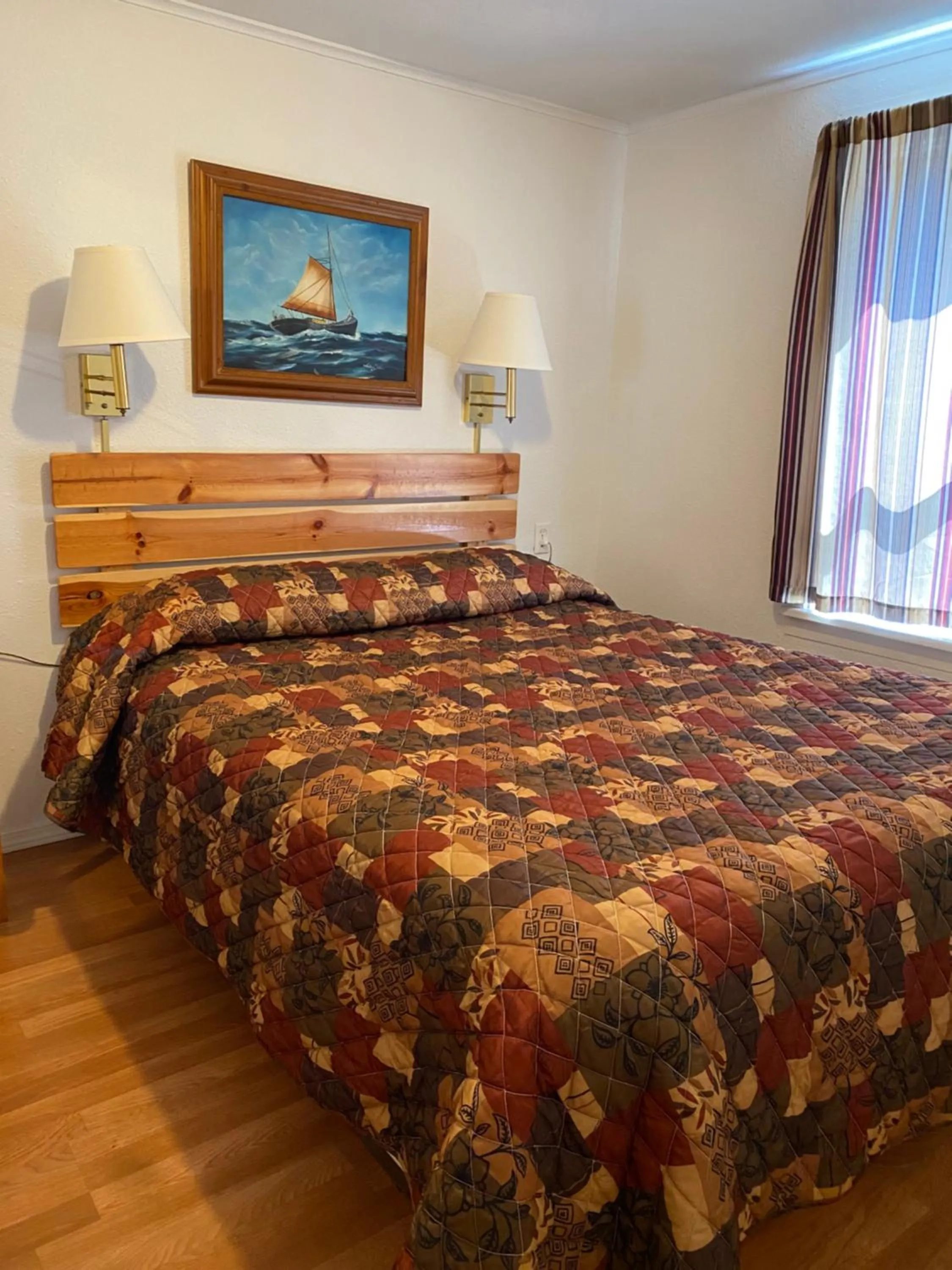 Bedroom, Bed in Oceanside Ocean Front Cabins