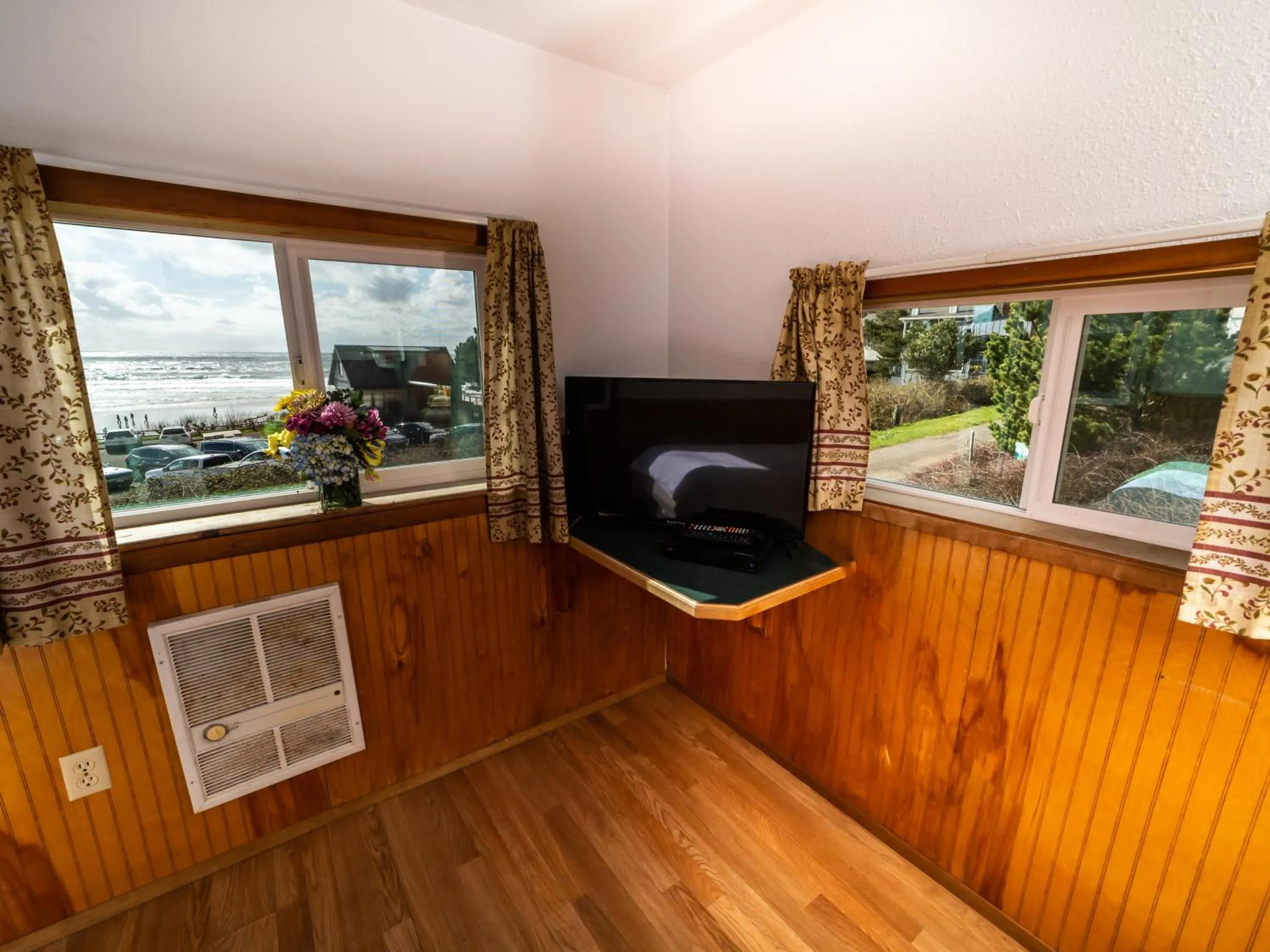 Living room in Oceanside Ocean Front Cabins