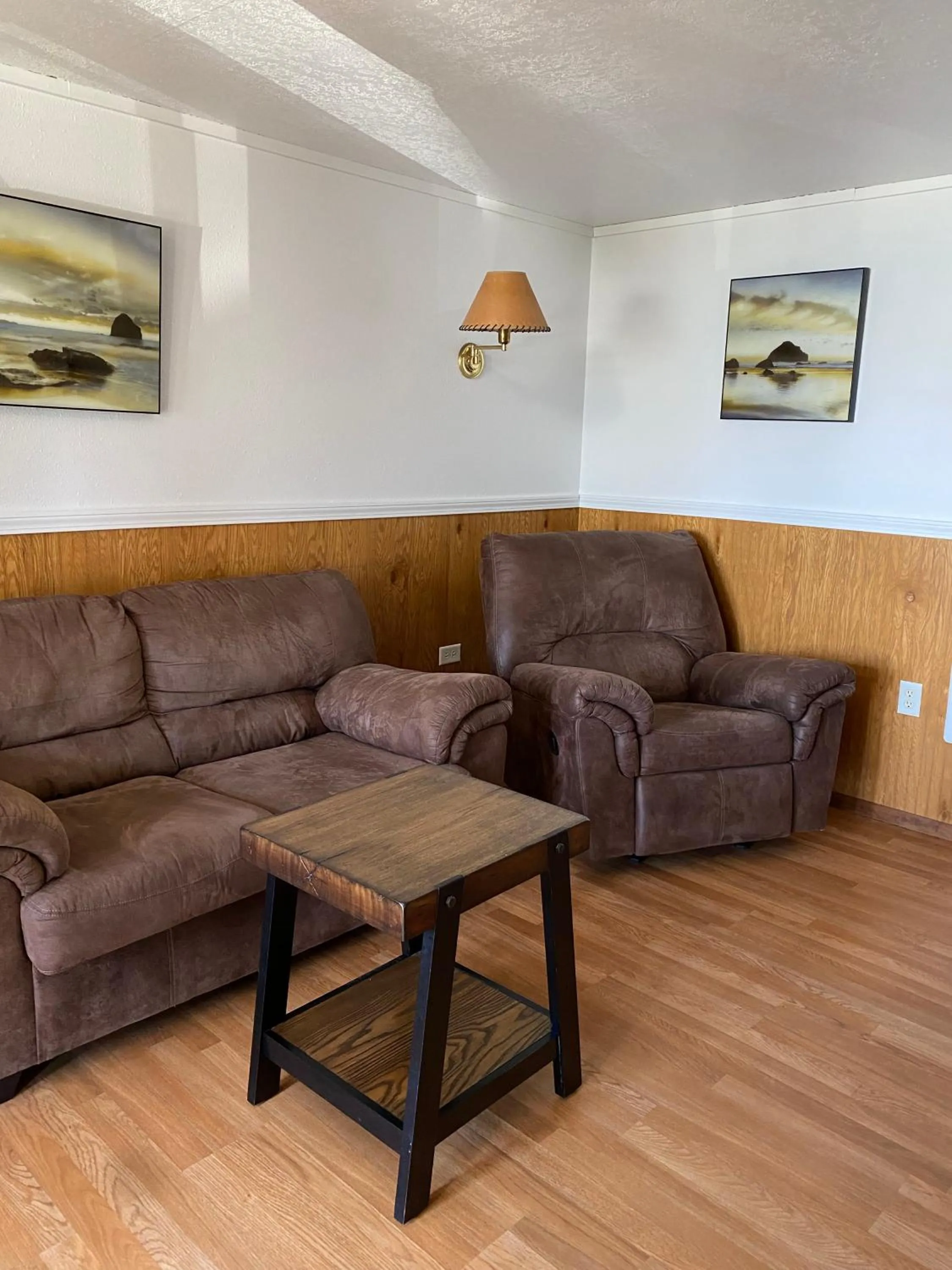 Living room in Oceanside Ocean Front Cabins