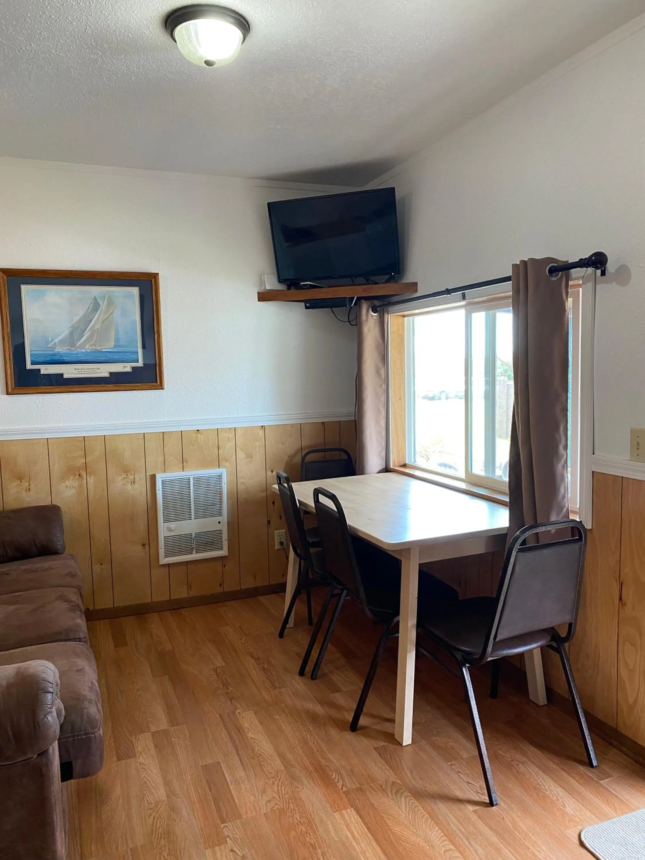 TV and multimedia in Oceanside Ocean Front Cabins