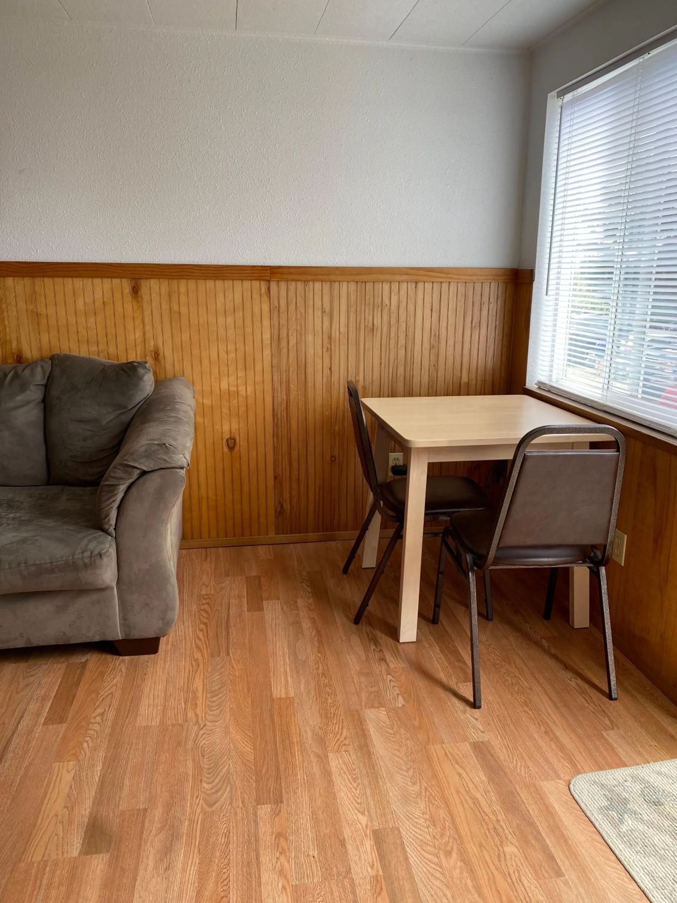 Dining area in Oceanside Ocean Front Cabins