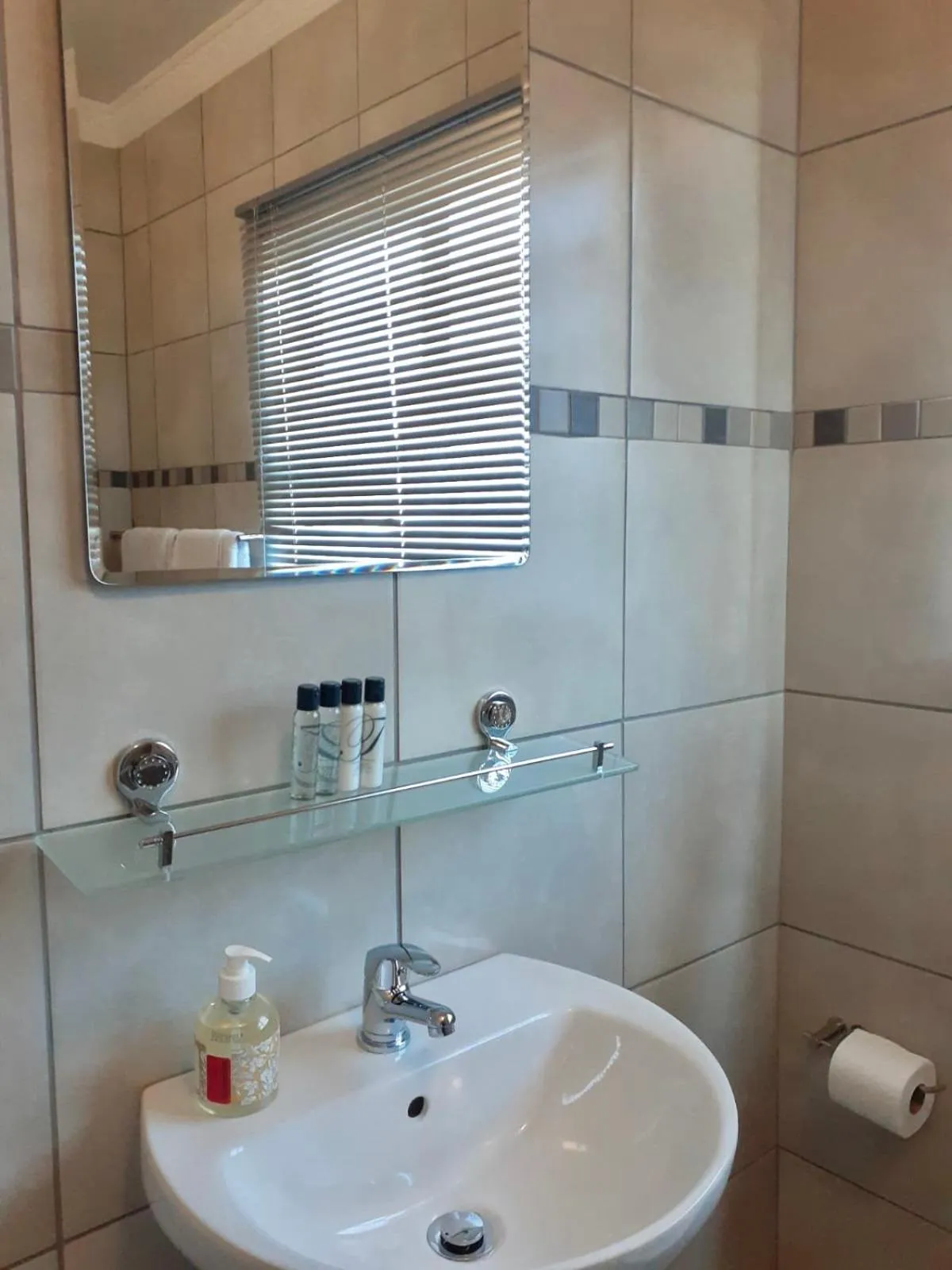 Bathroom in Vikamana Guest House