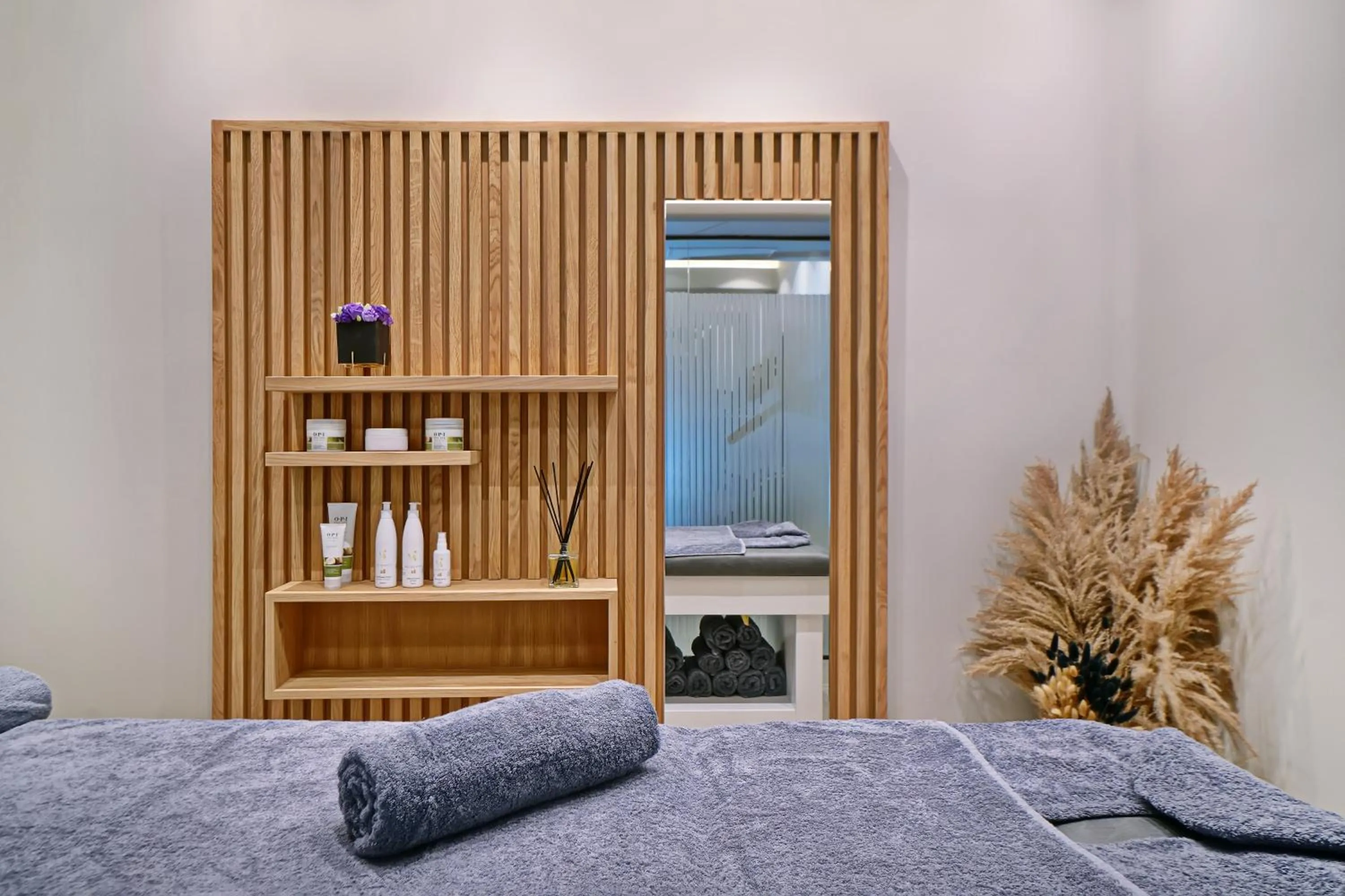 Fitness centre/facilities, Bed in Radisson Blu Zaffron Resort, Santorini