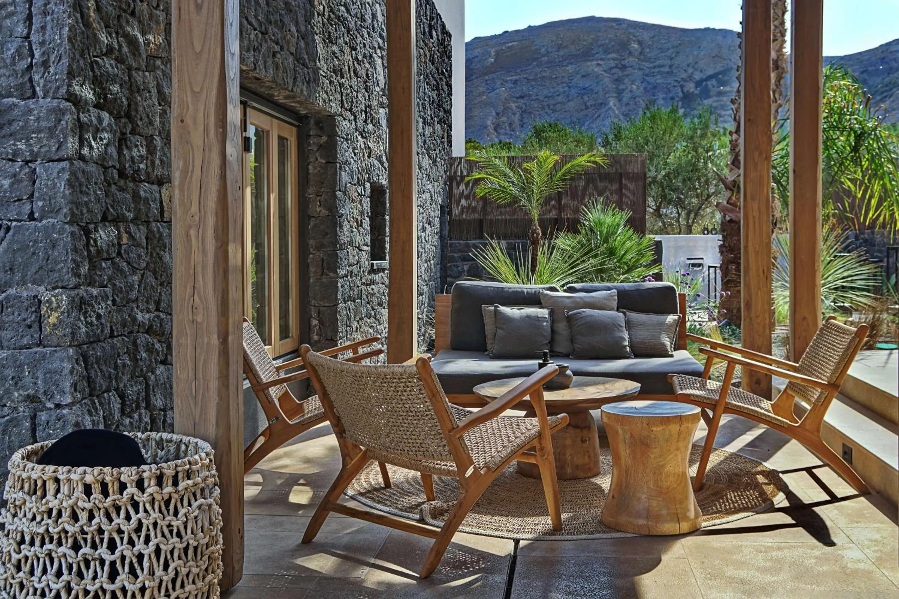 Lounge or bar in Radisson Blu Zaffron Resort, Santorini